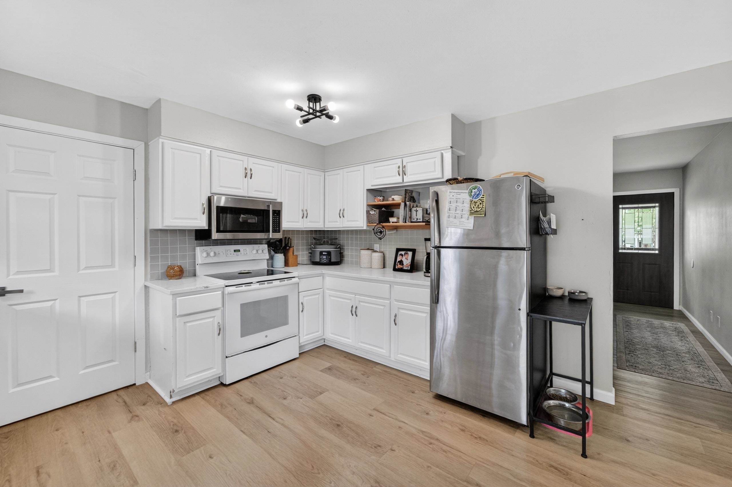 1121 Debra Lane
