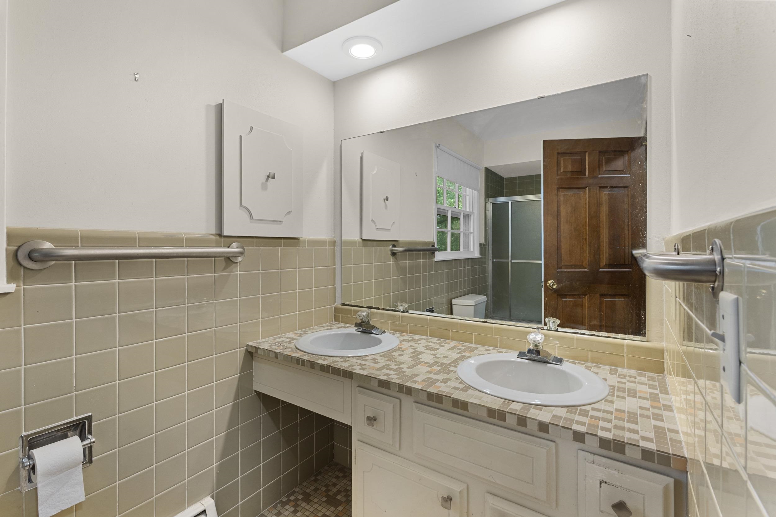 2403 Maywood Circle