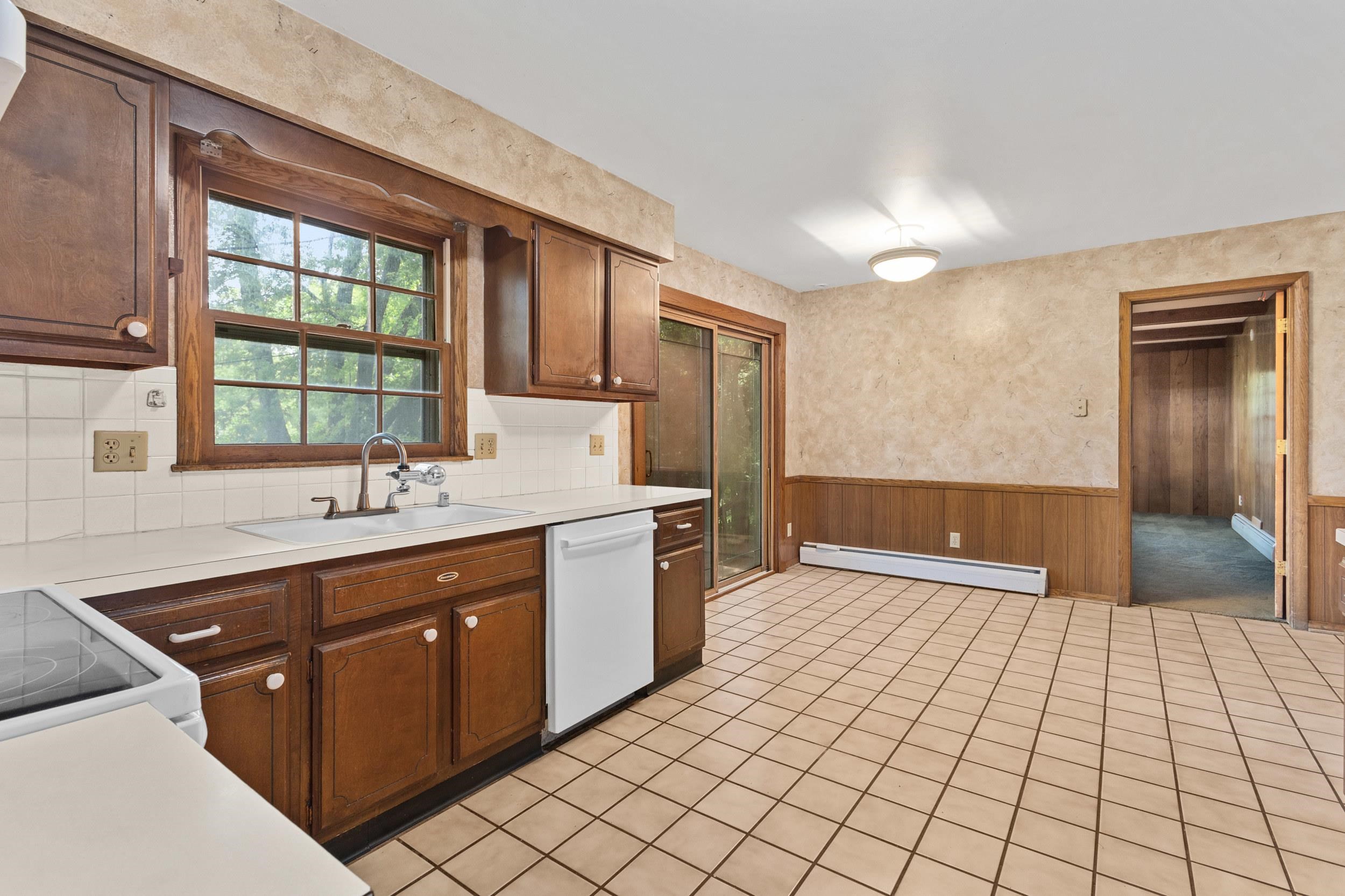 2403 Maywood Circle