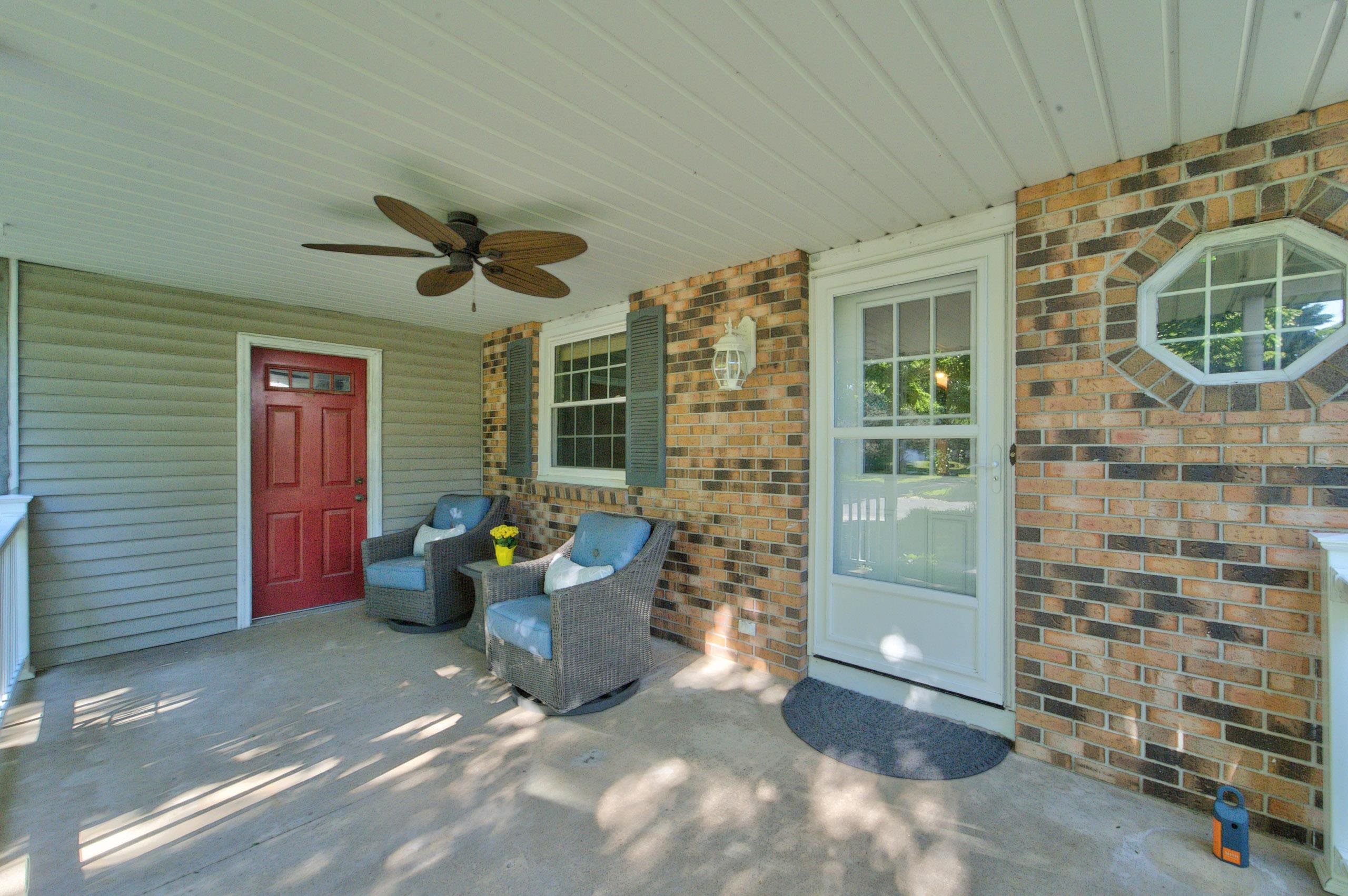 8 Darien Circle