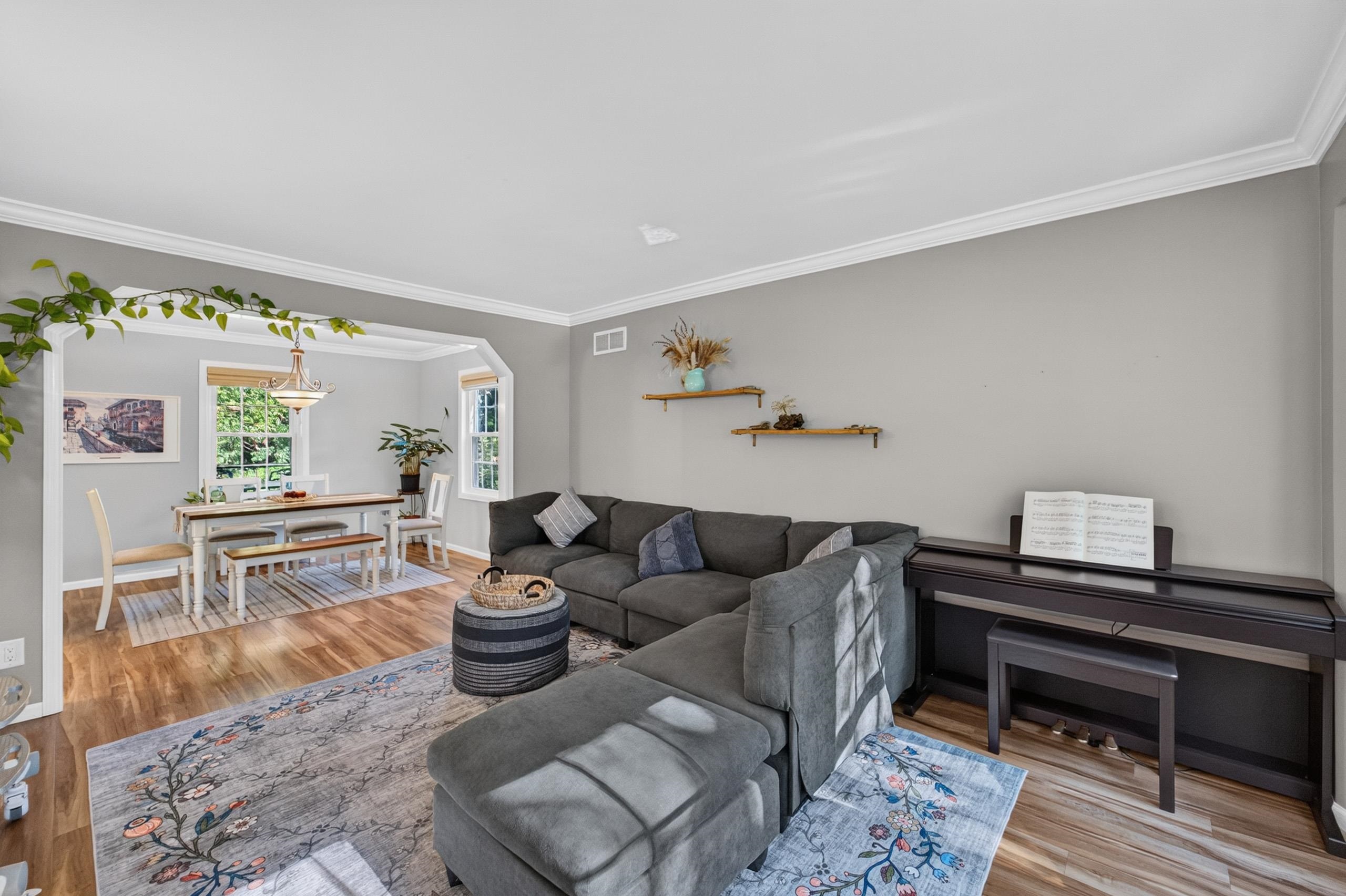 8 Darien Circle