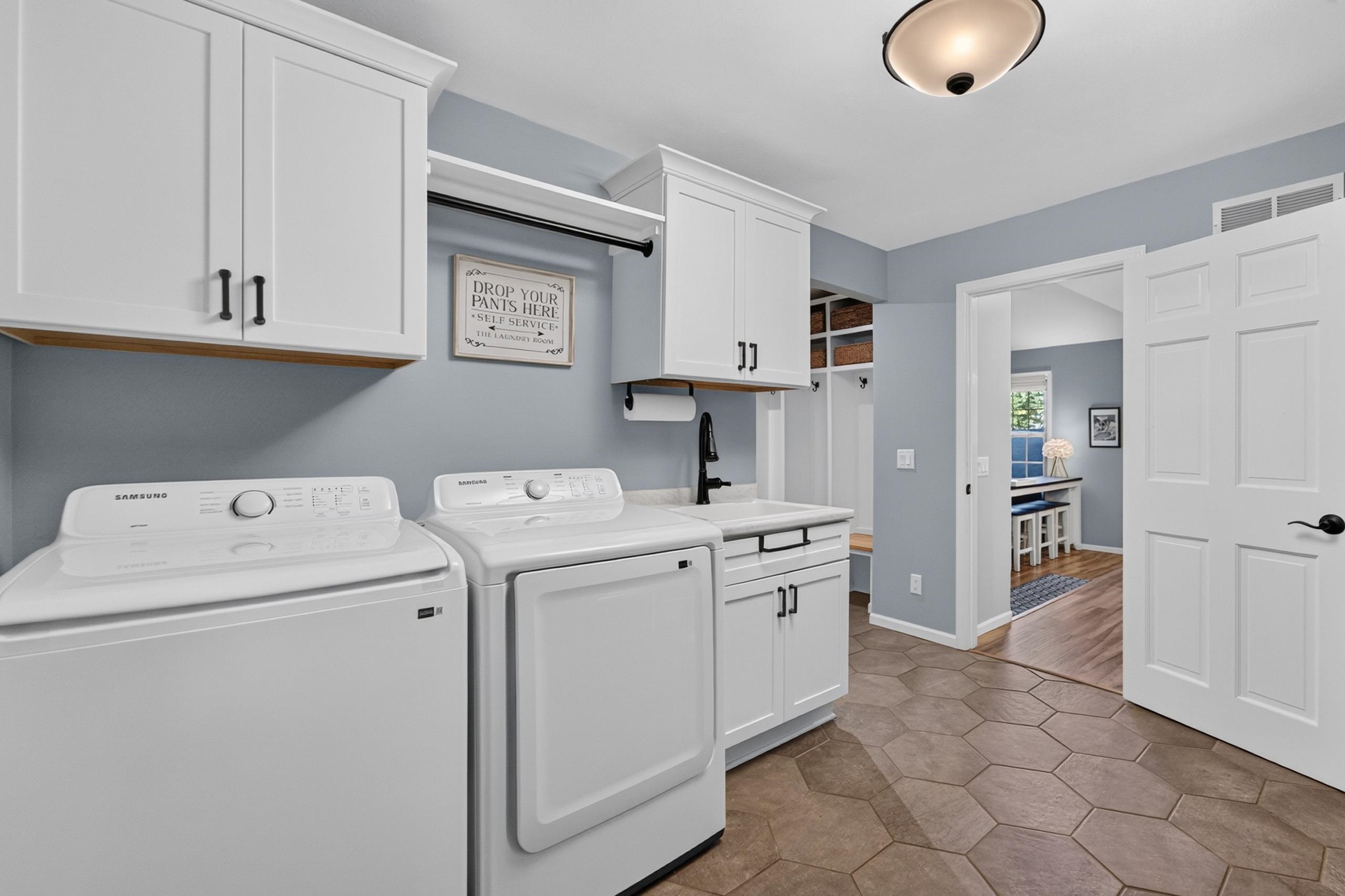 8 Darien Circle