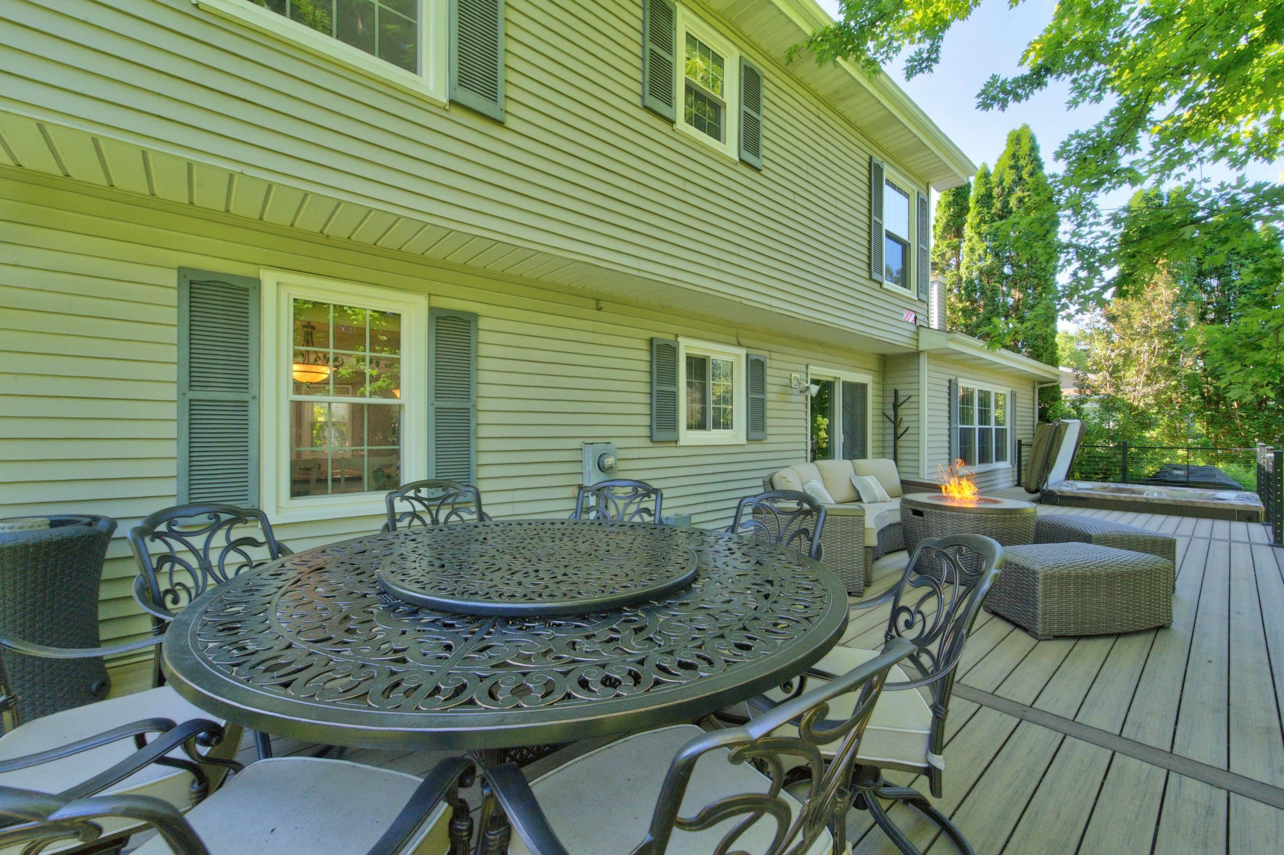 8 Darien Circle