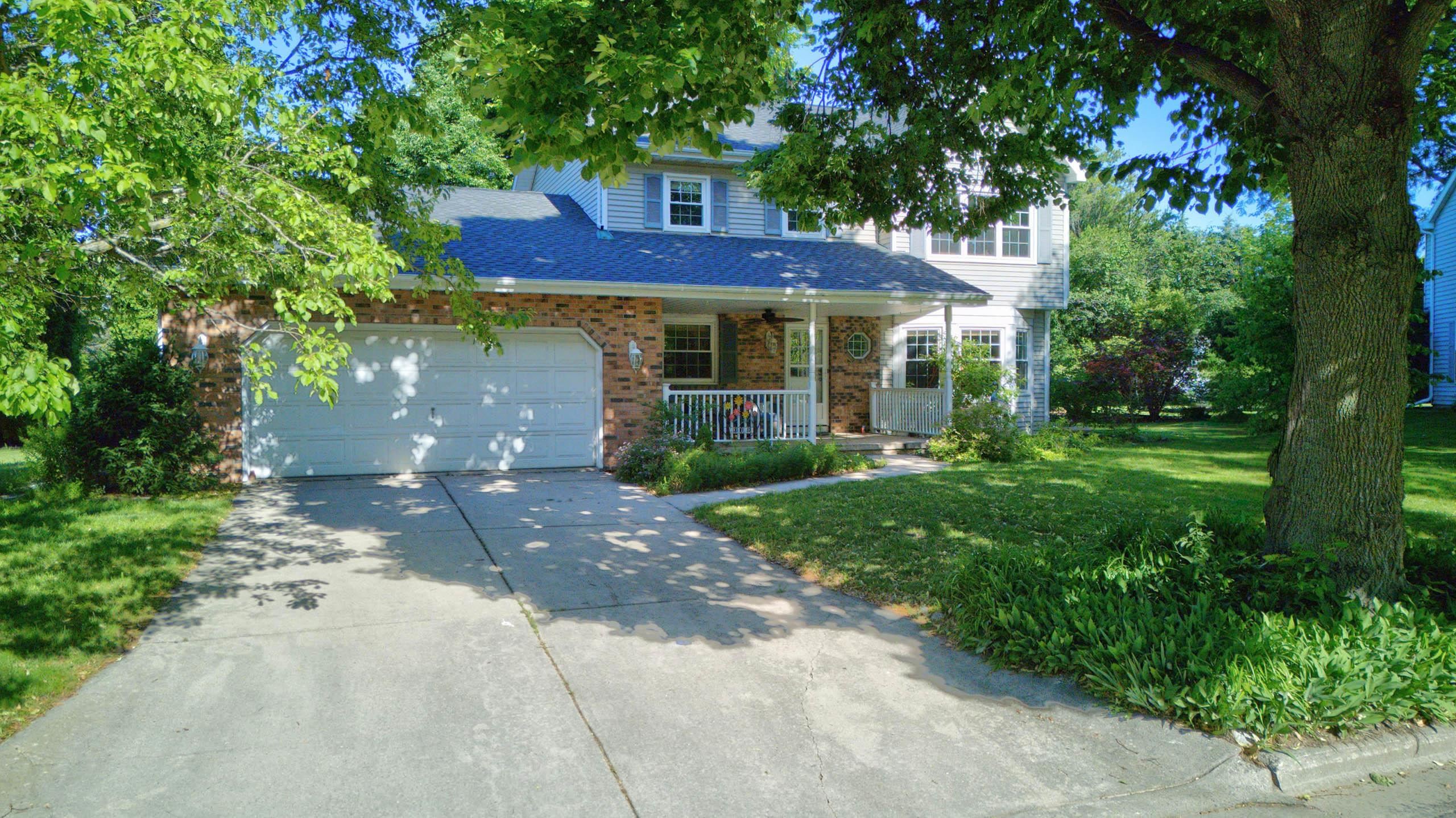 8 Darien Circle