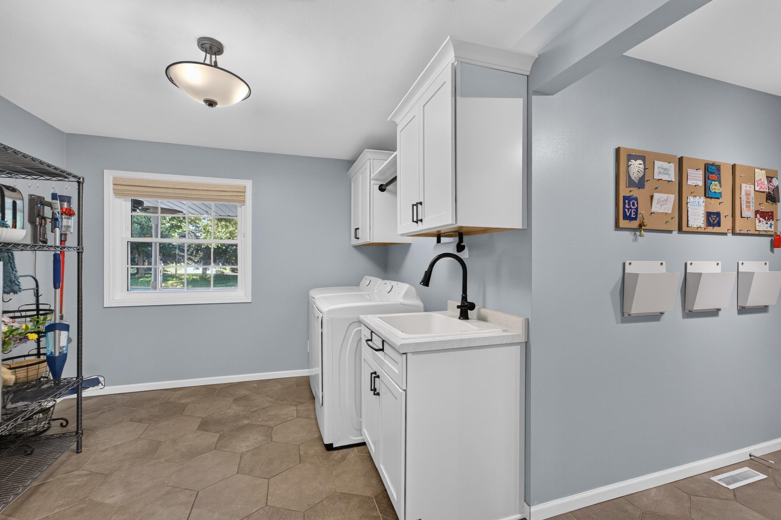 8 Darien Circle