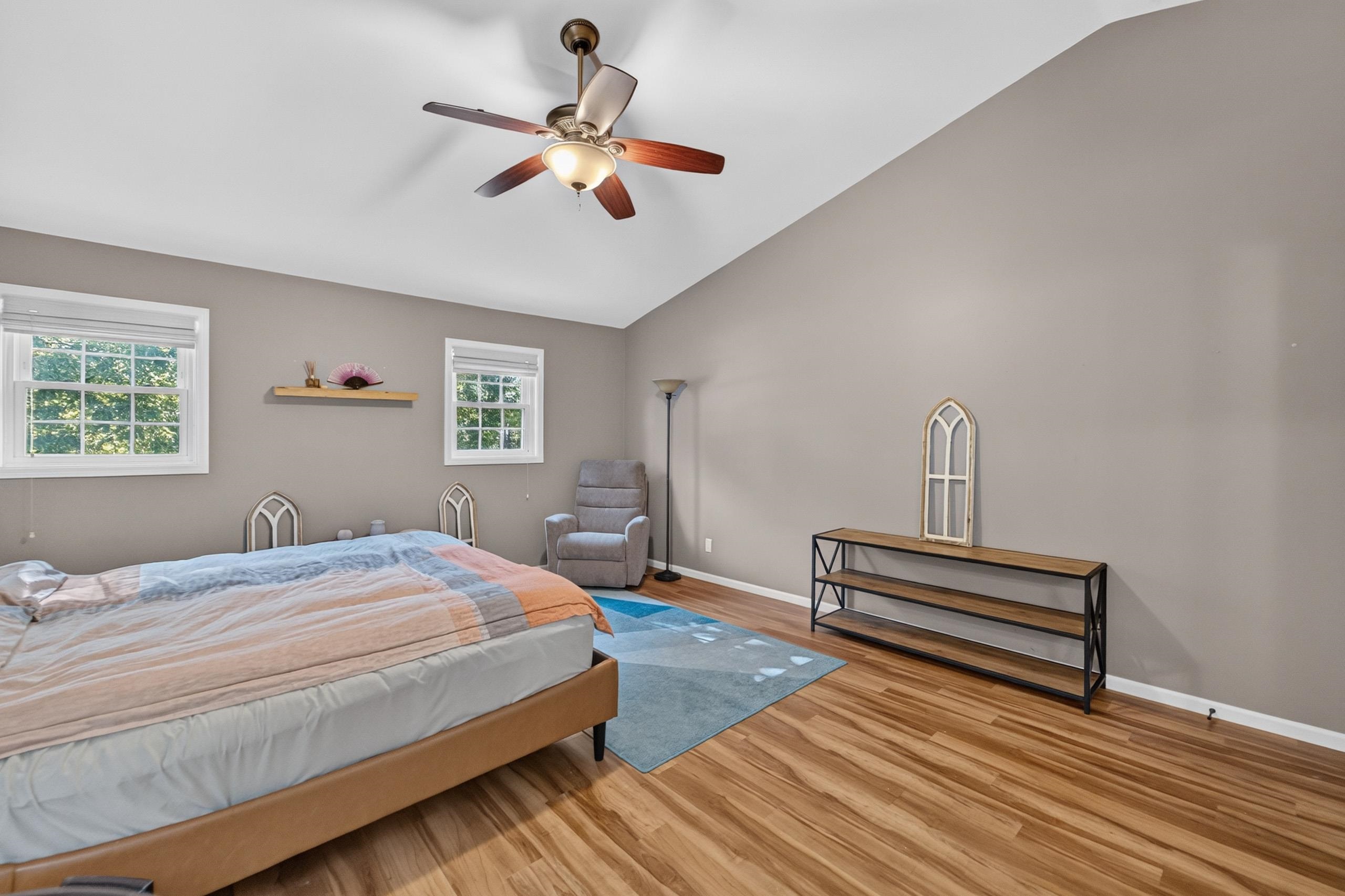 8 Darien Circle