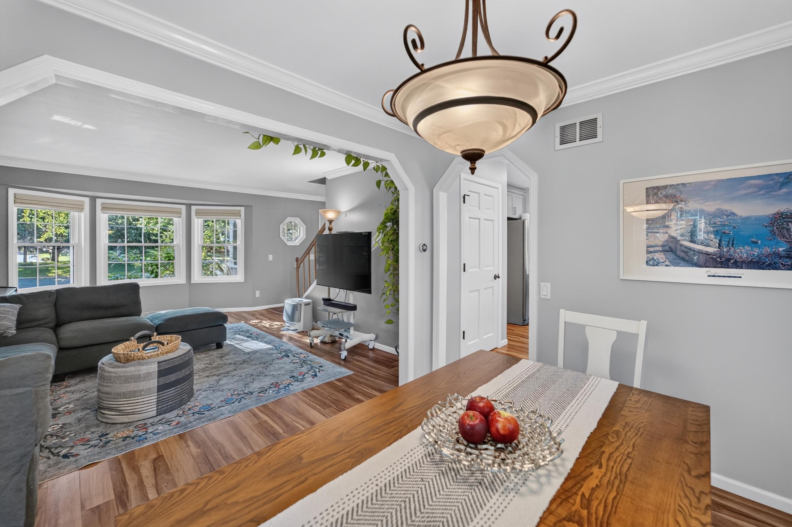 8 Darien Circle