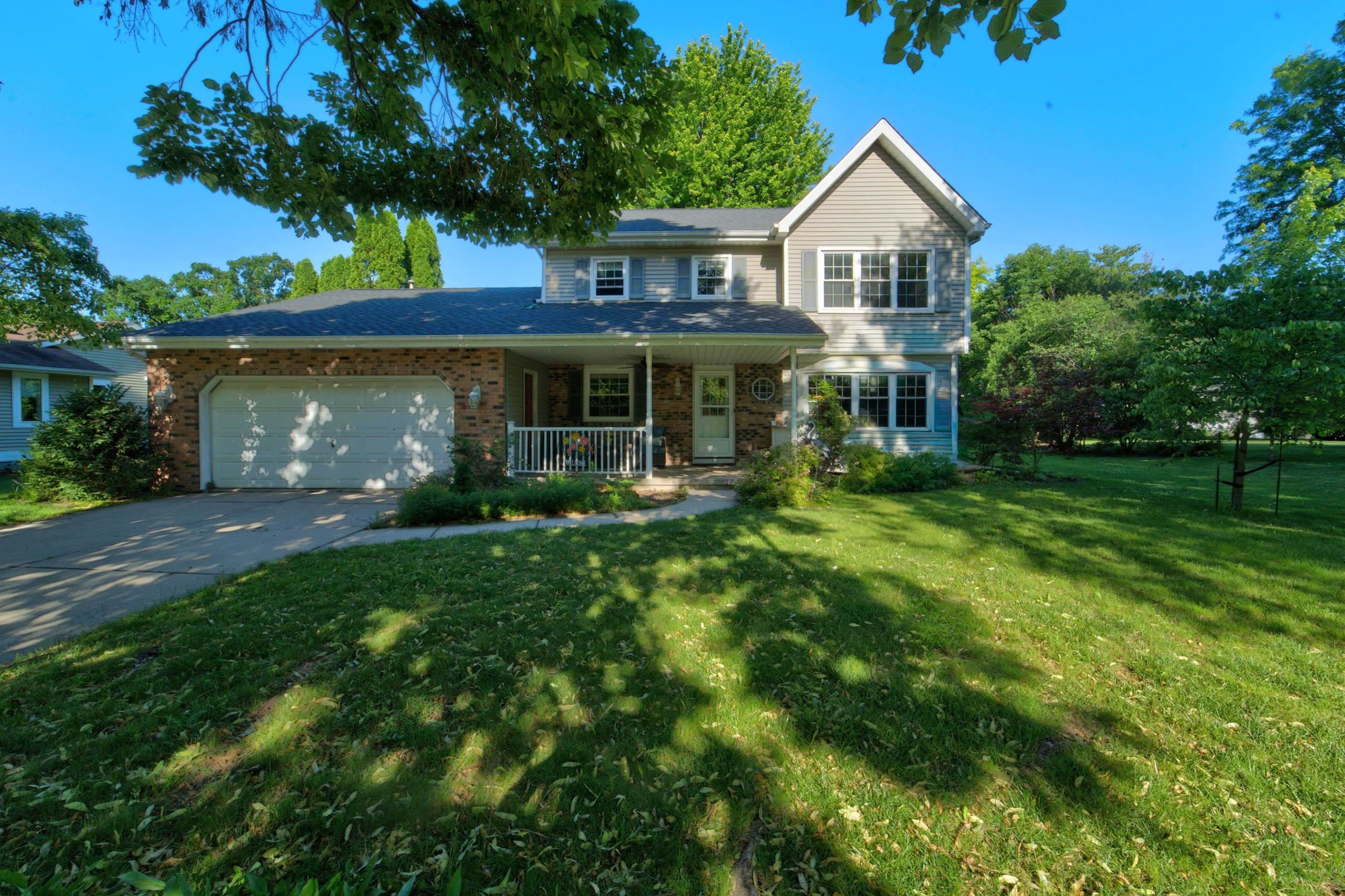 8 Darien Circle