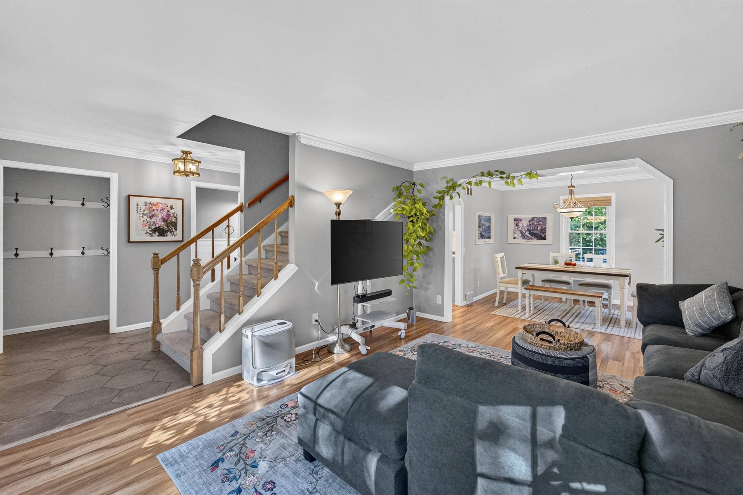 8 Darien Circle