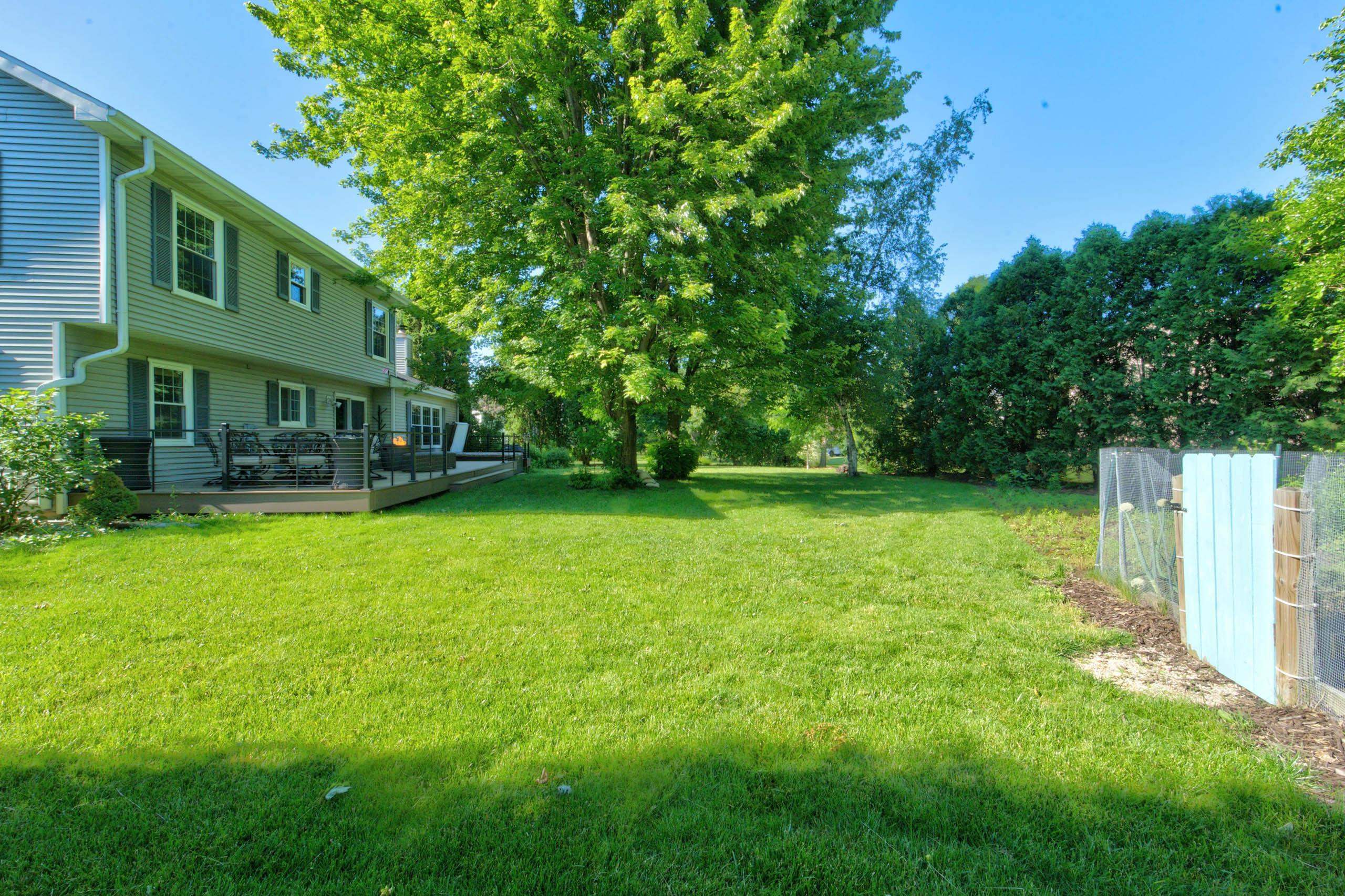 8 Darien Circle