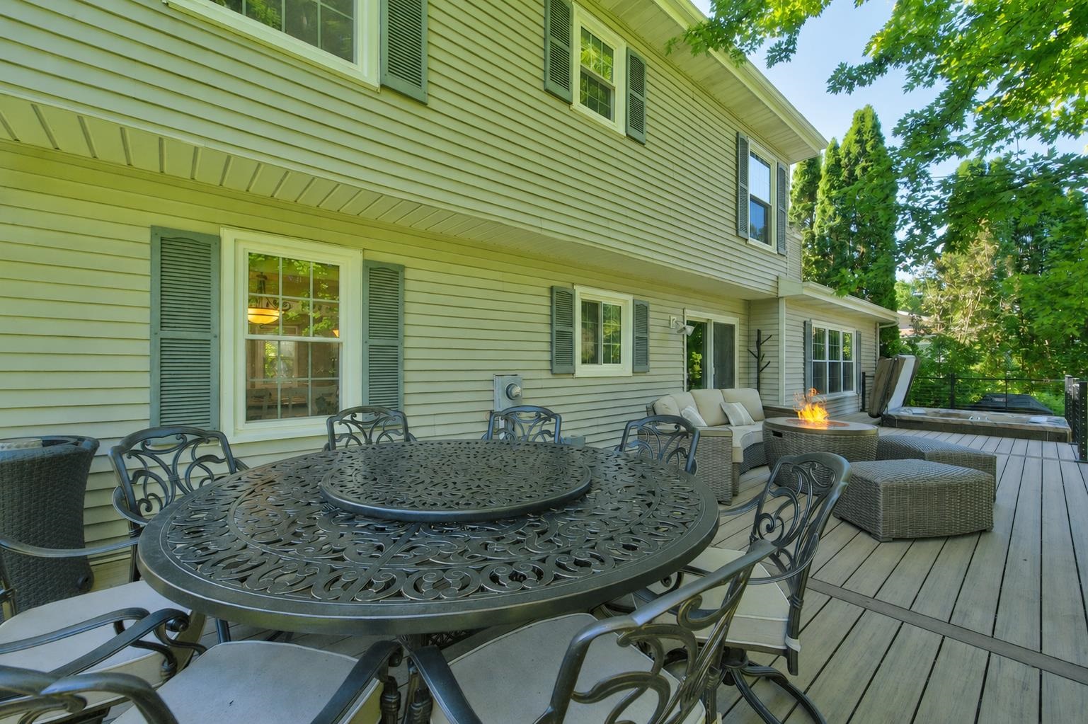 8 Darien Circle