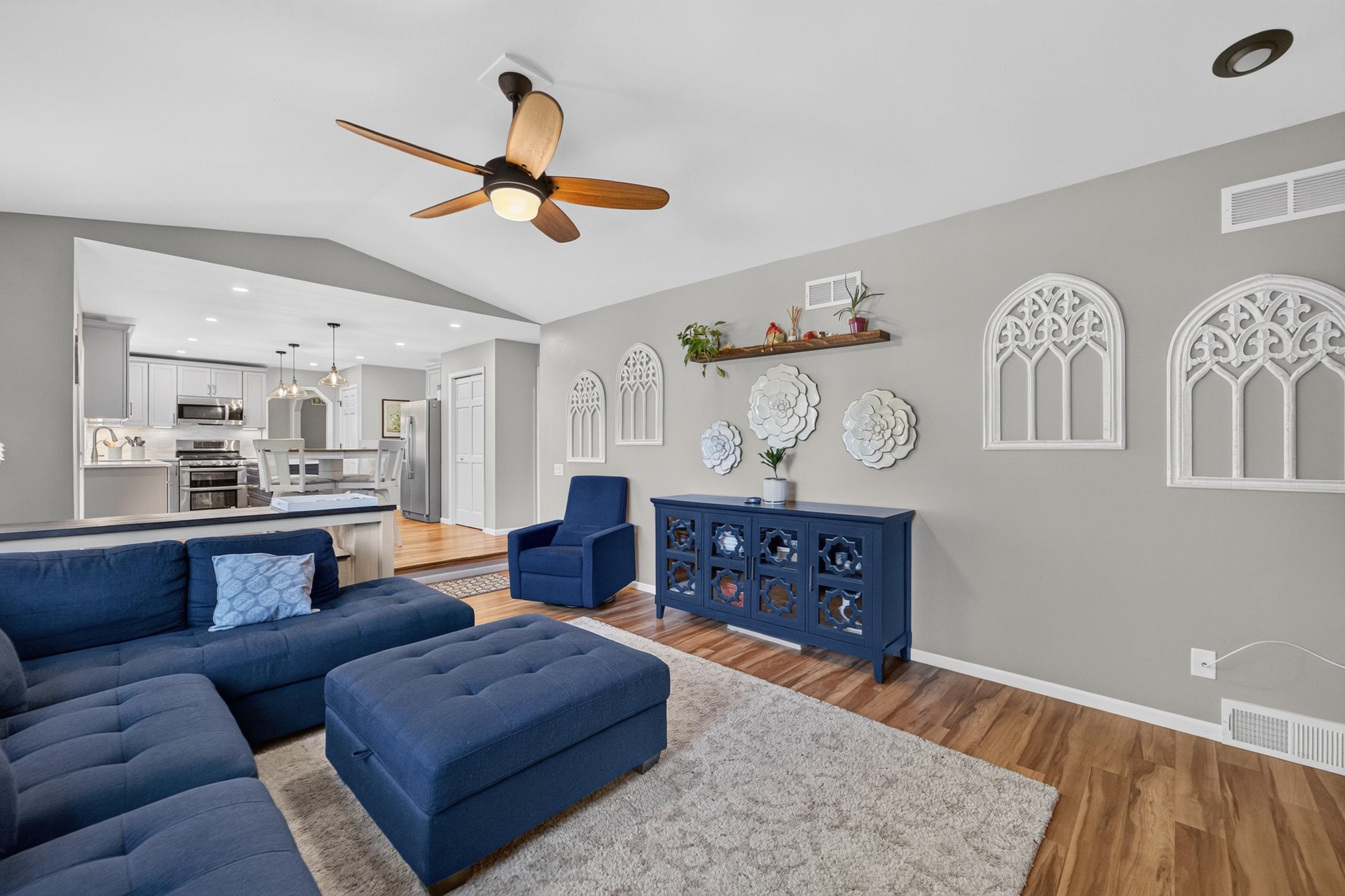 8 Darien Circle