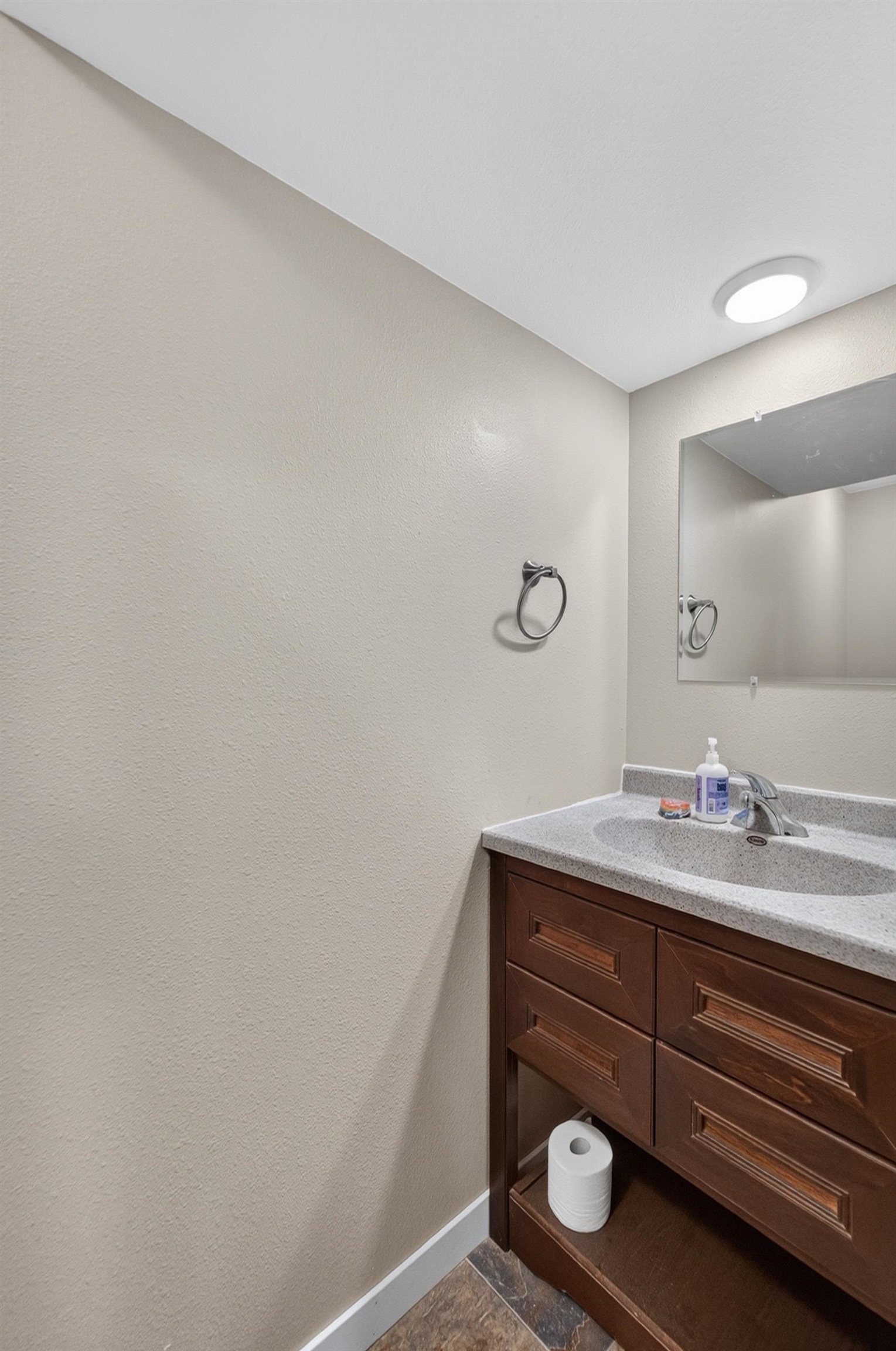 8 Darien Circle