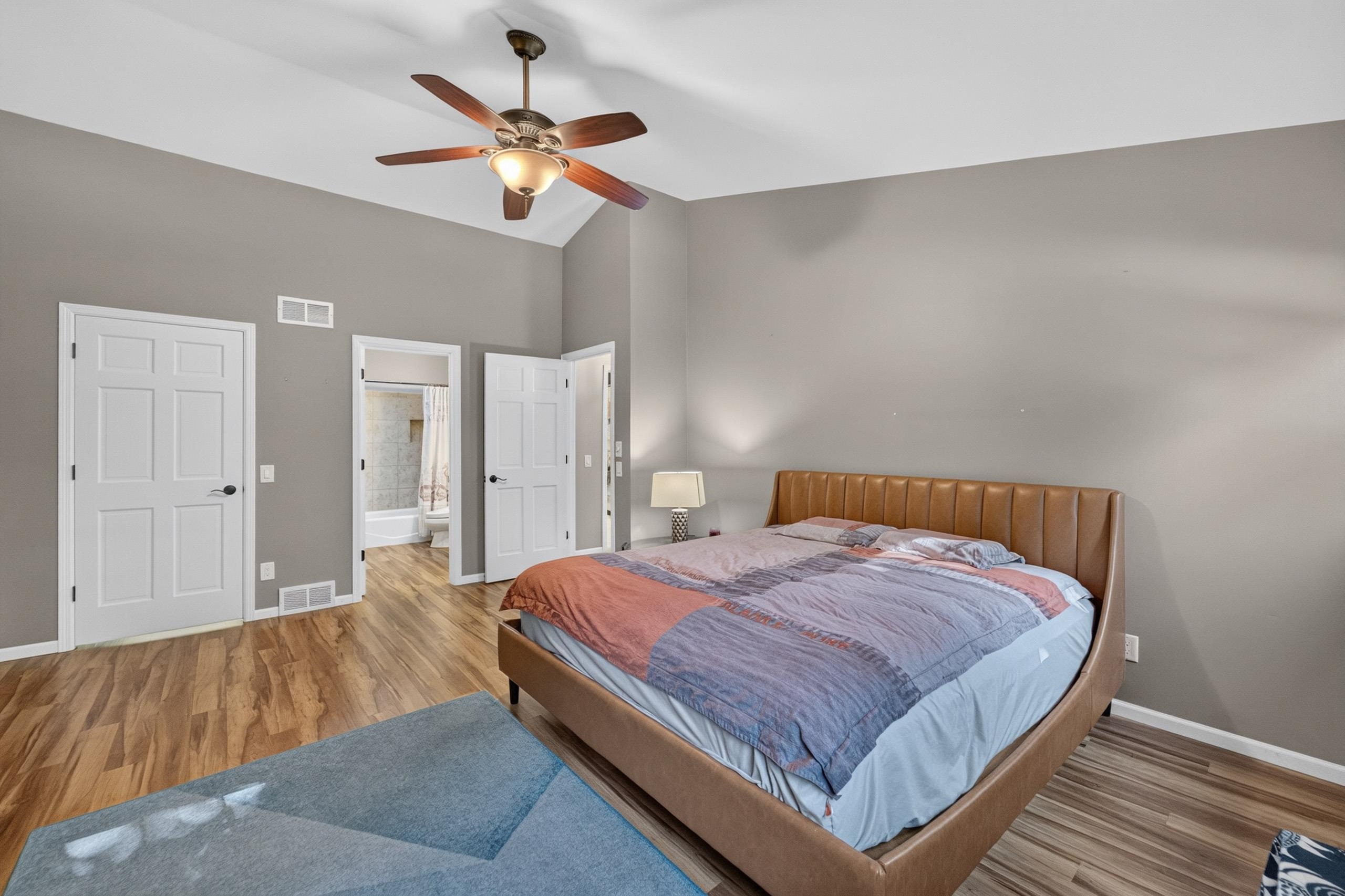 8 Darien Circle