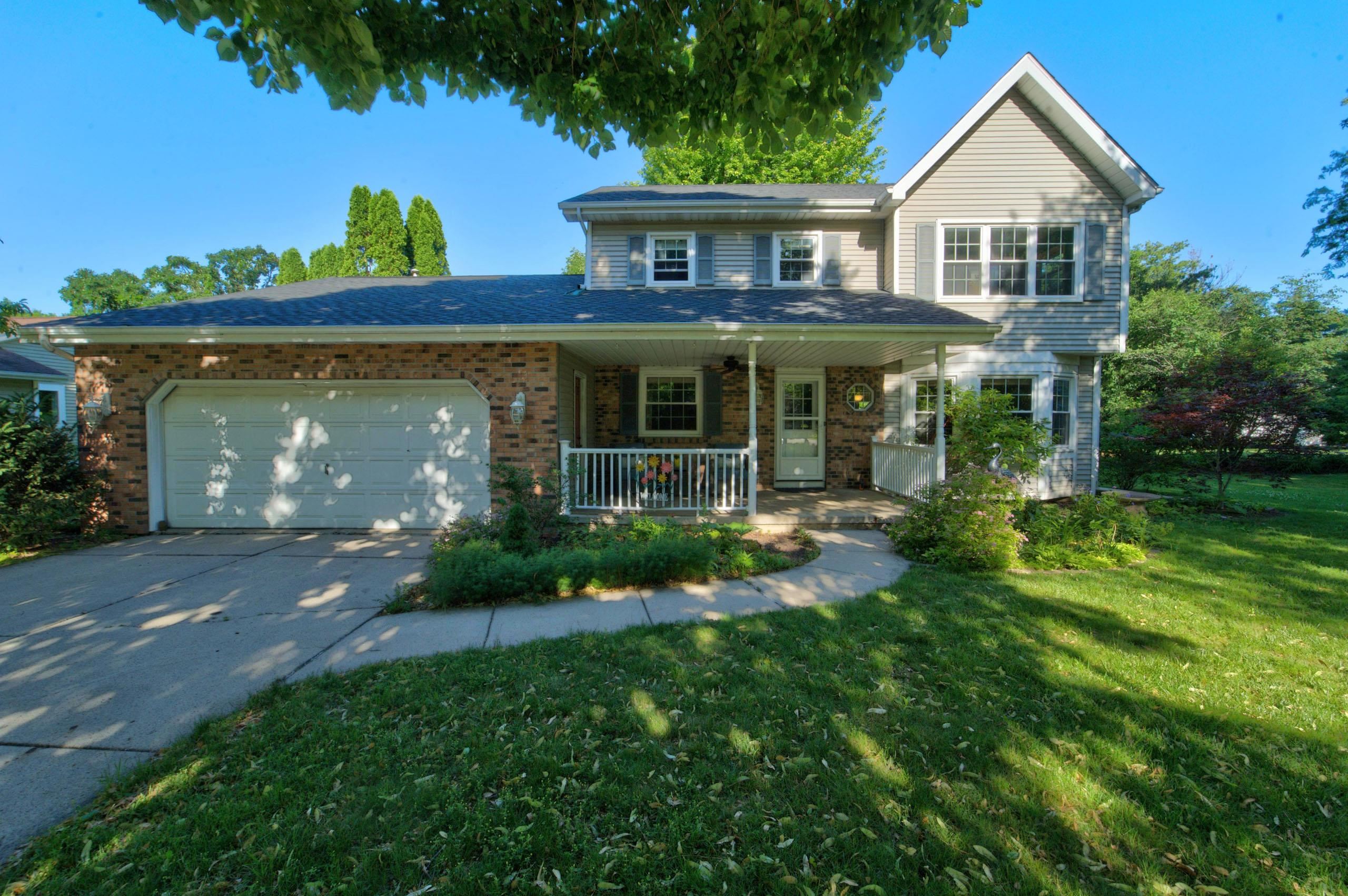 8 Darien Circle