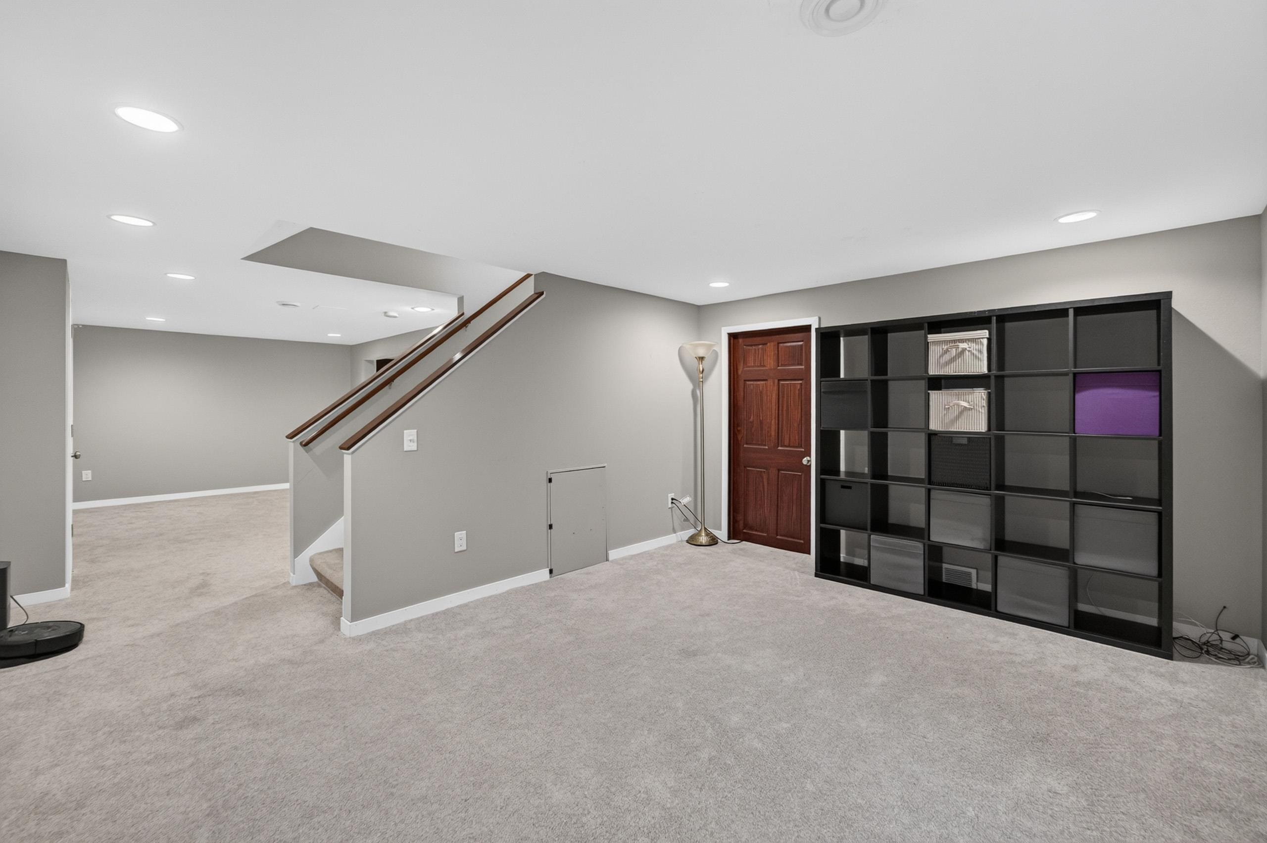 8 Darien Circle