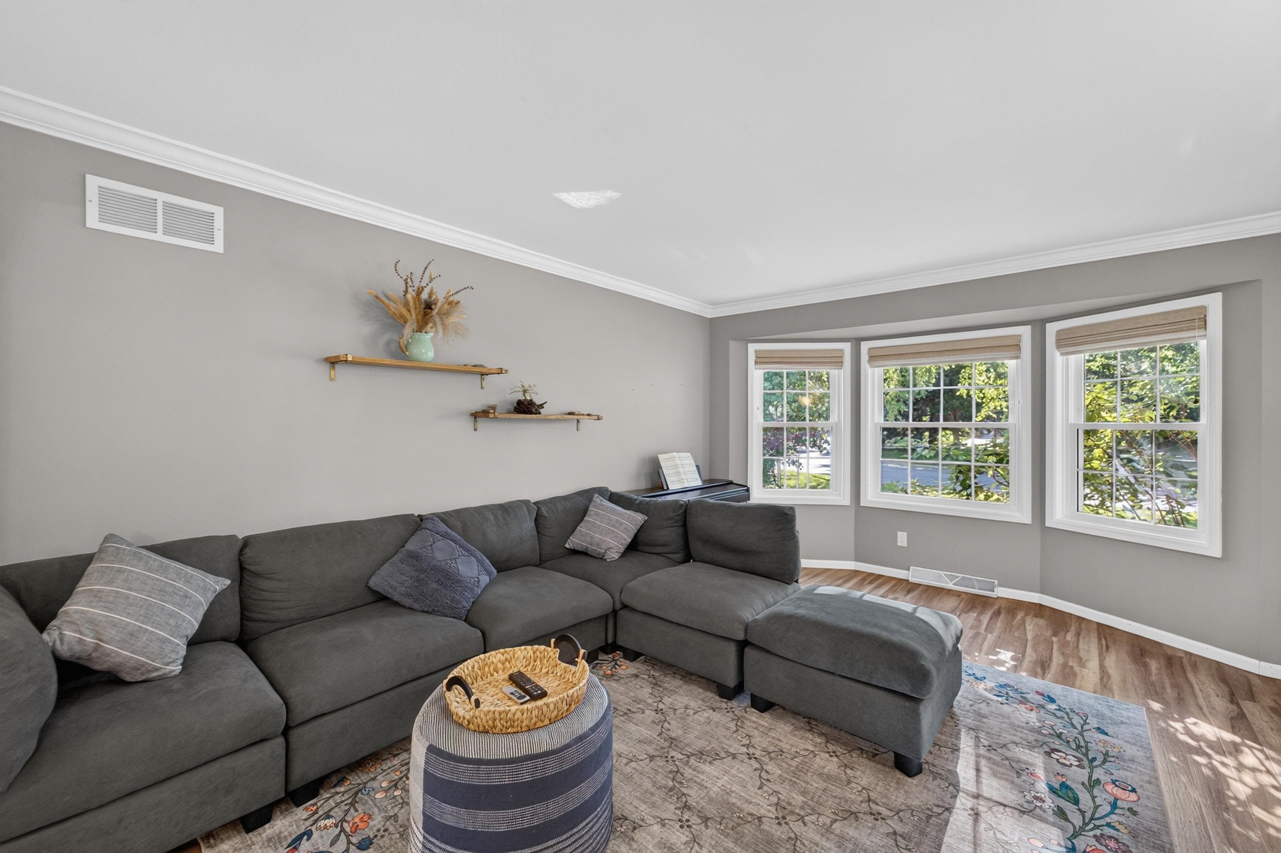 8 Darien Circle