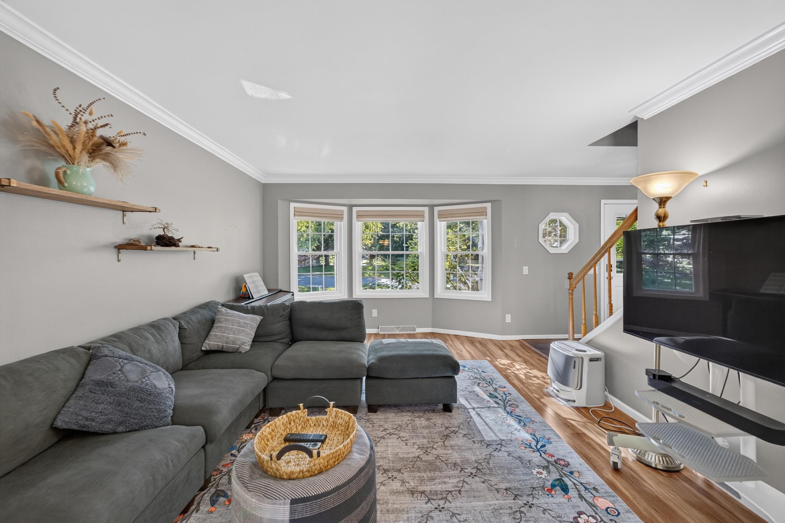 8 Darien Circle