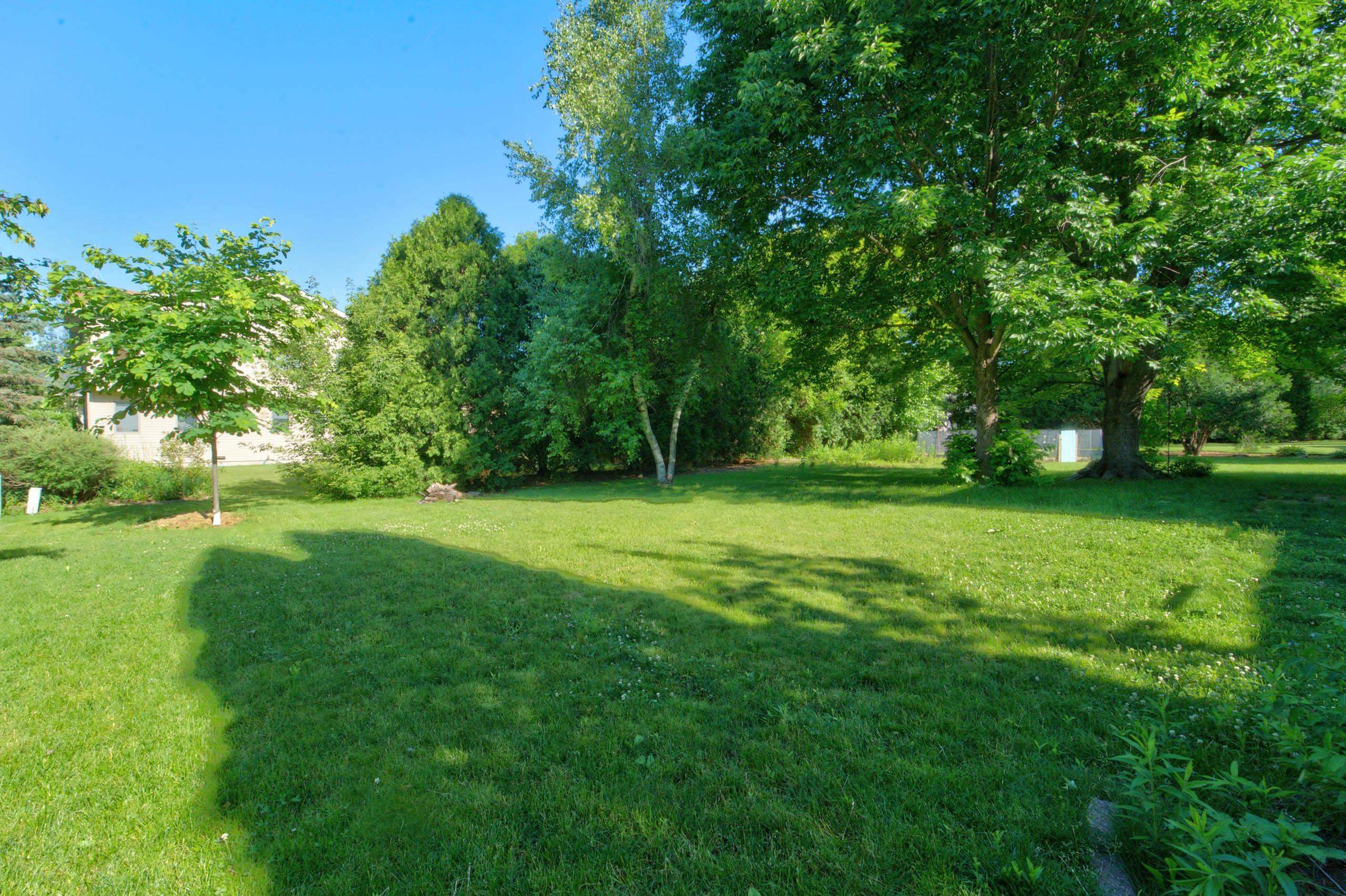 8 Darien Circle