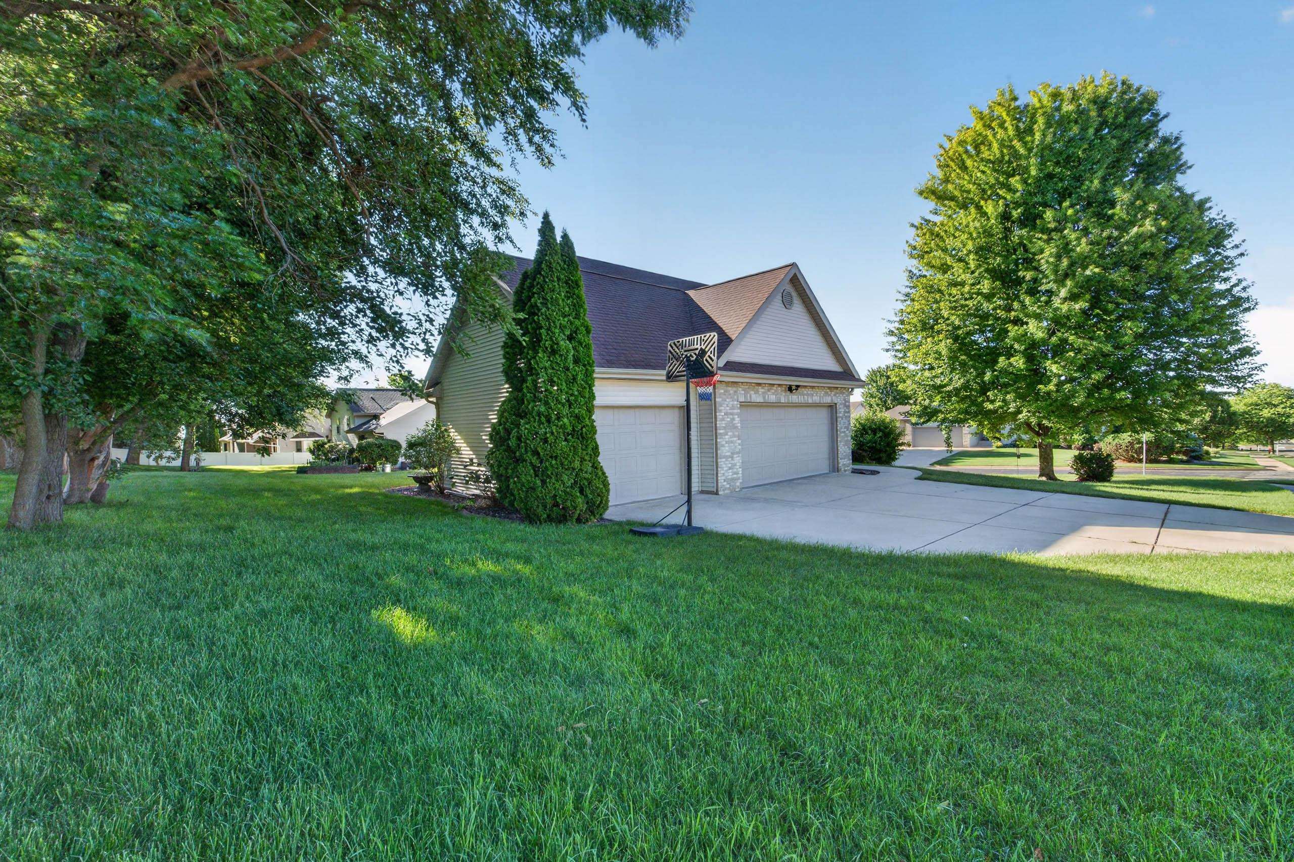 211 N Heatherstone Drive