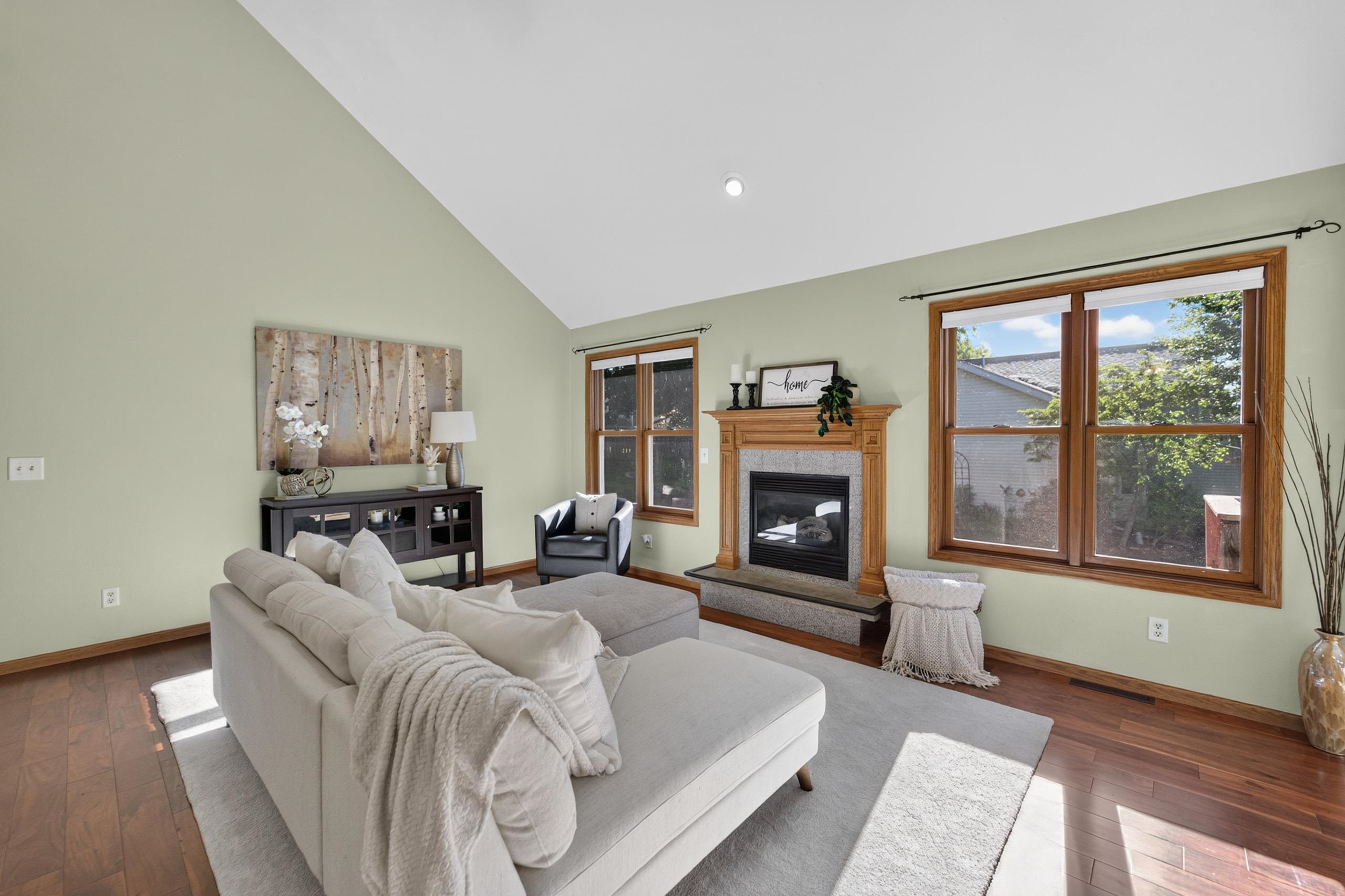211 N Heatherstone Drive