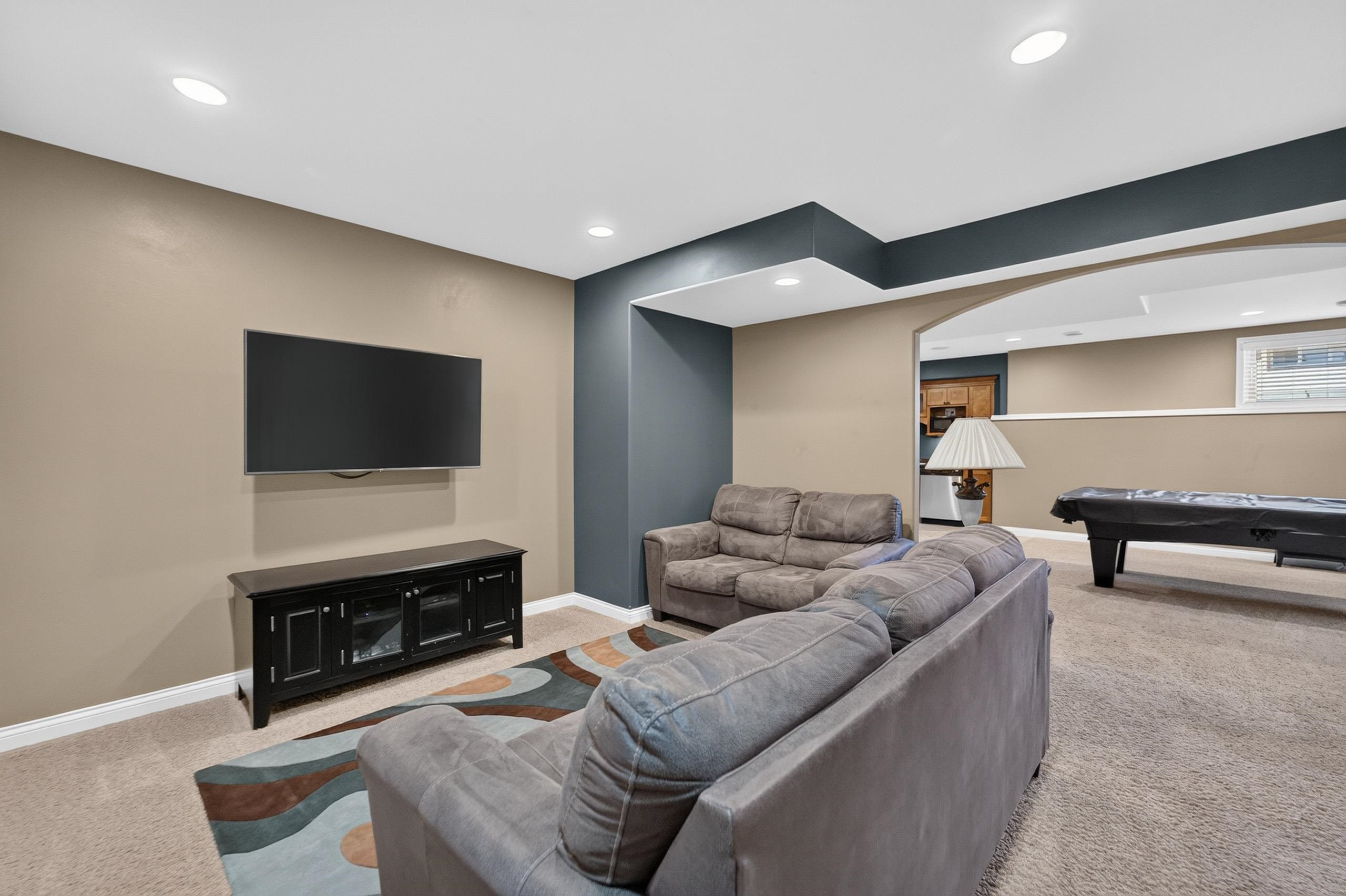 606 Pleasant Valley Parkway