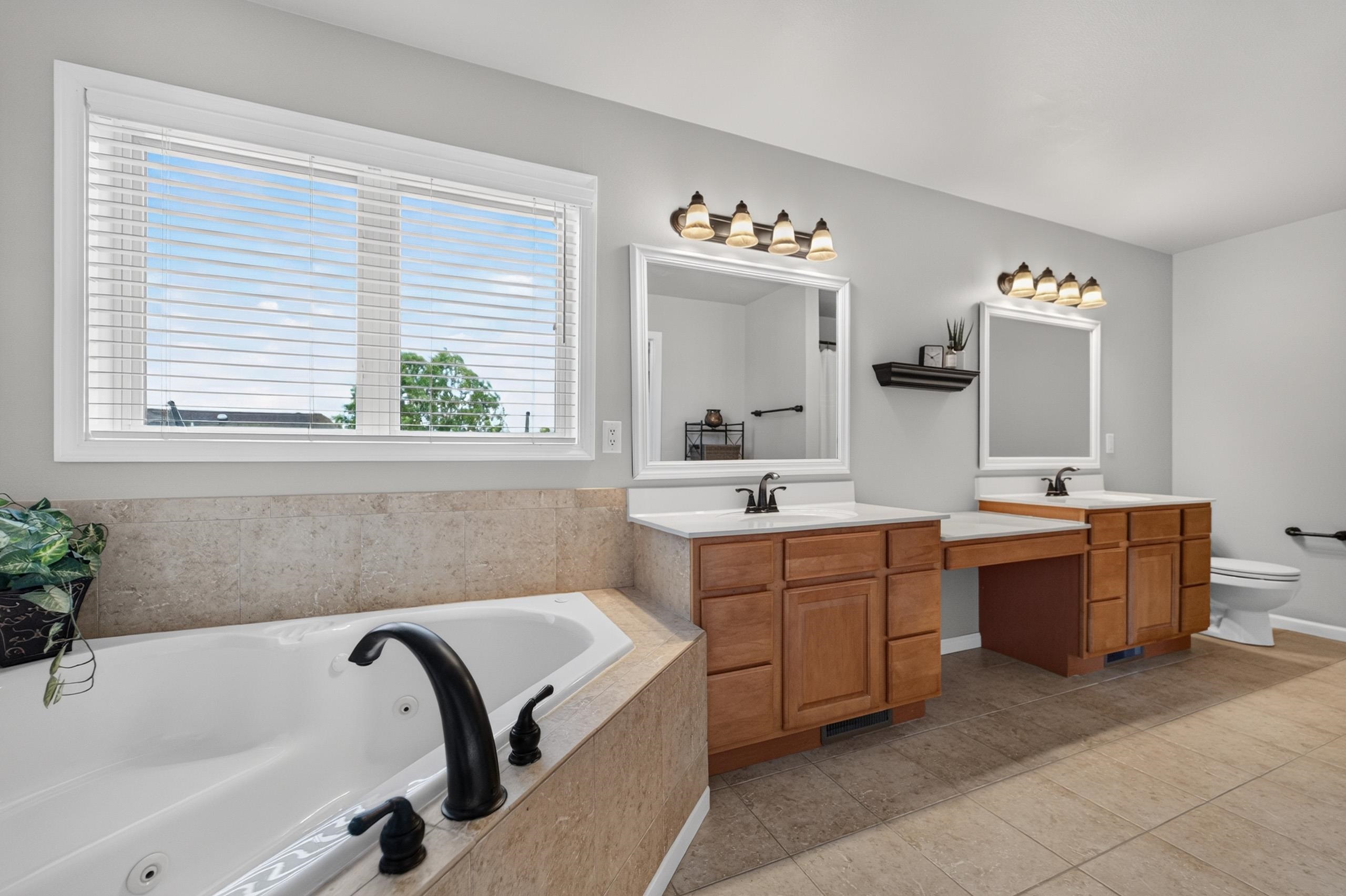 606 Pleasant Valley Parkway