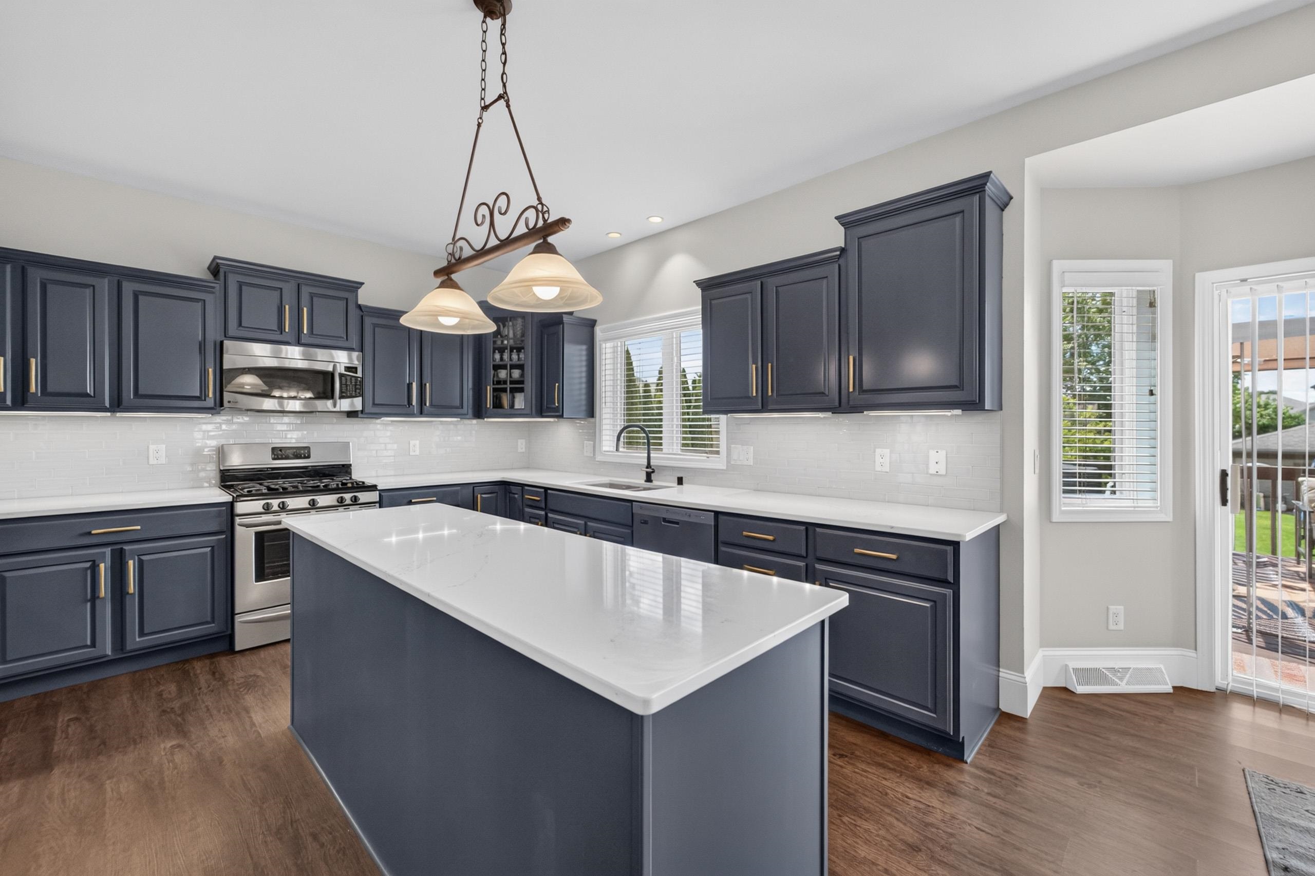606 Pleasant Valley Parkway
