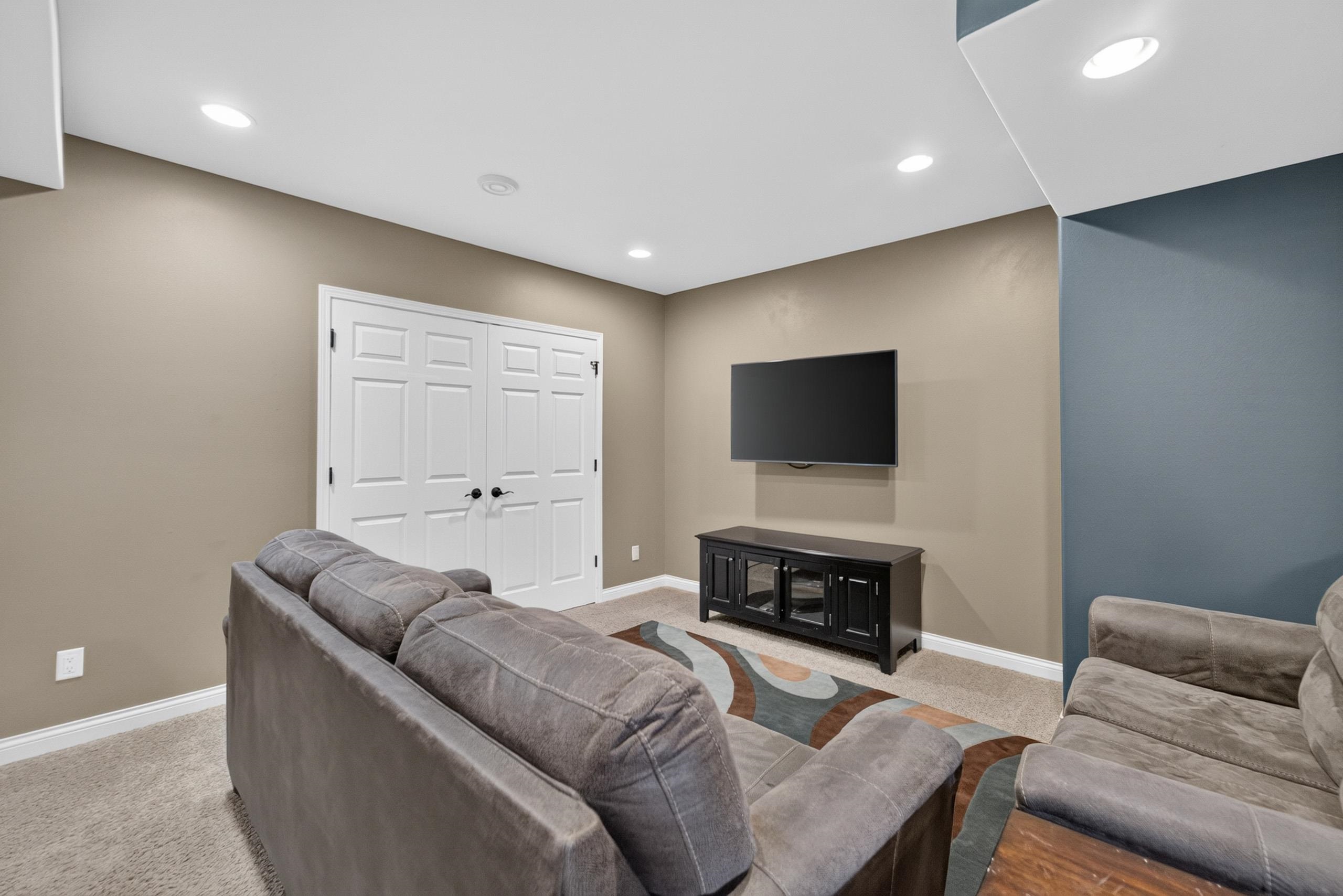 606 Pleasant Valley Parkway