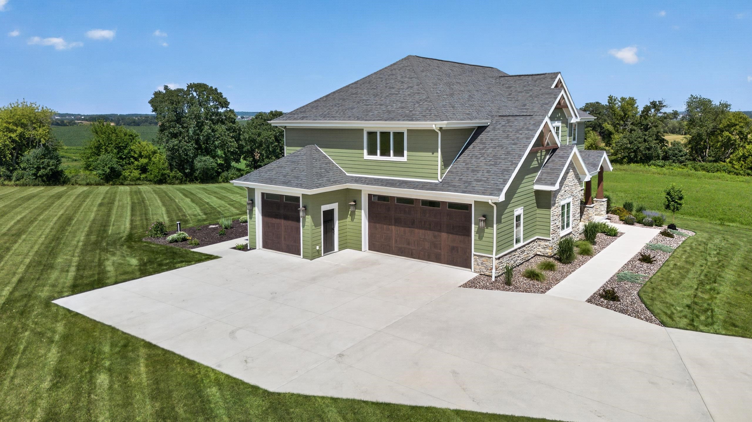7876 Dragonfly Court