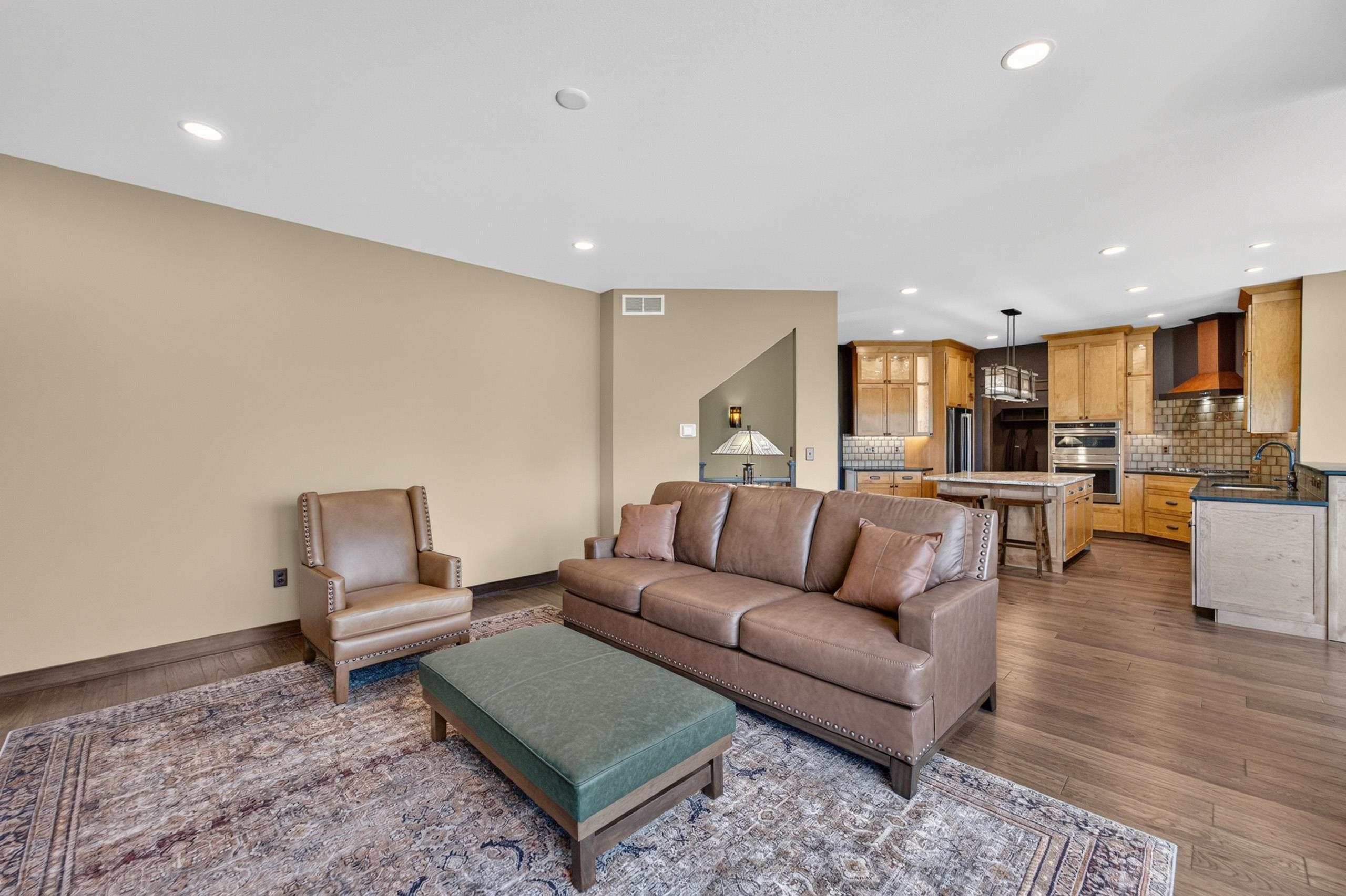 7876 Dragonfly Court