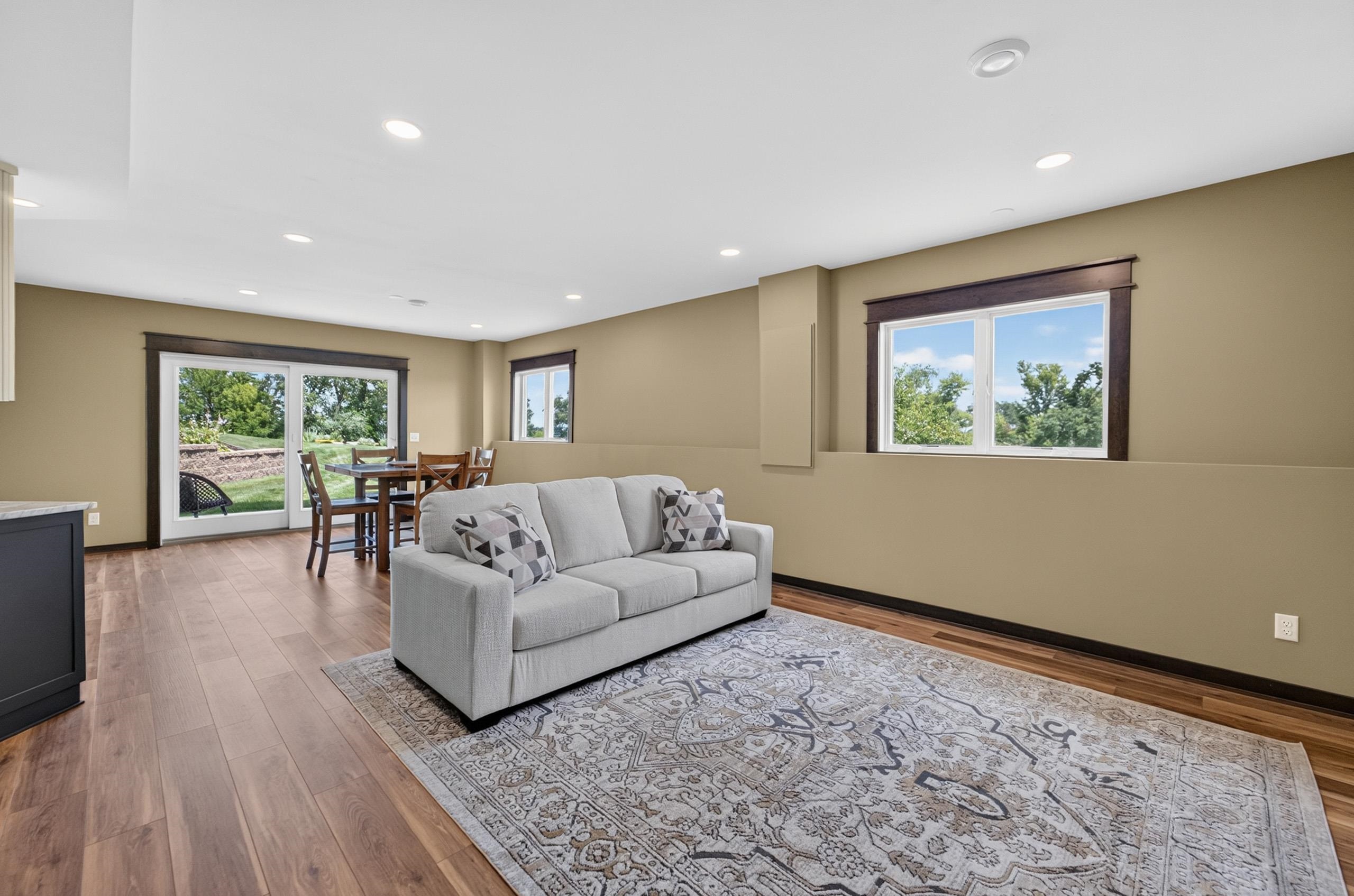 7876 Dragonfly Court