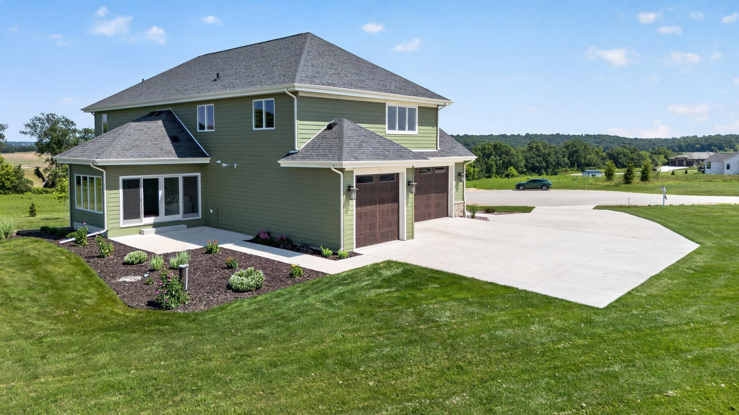 7876 Dragonfly Court