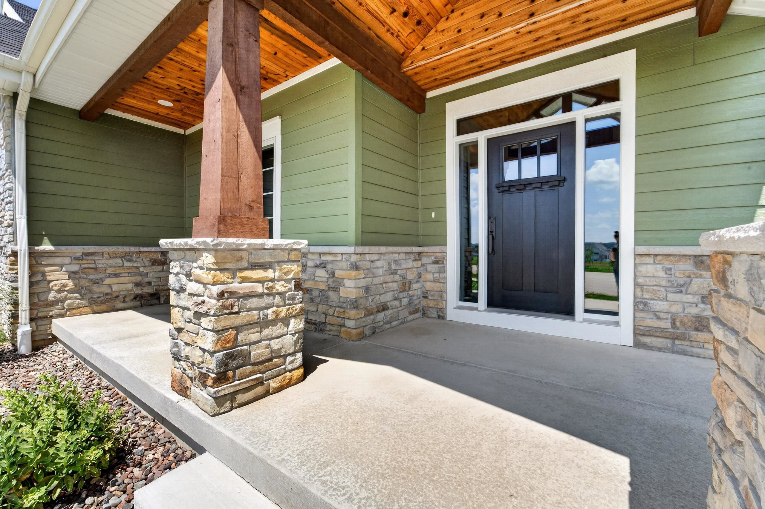 7876 Dragonfly Court