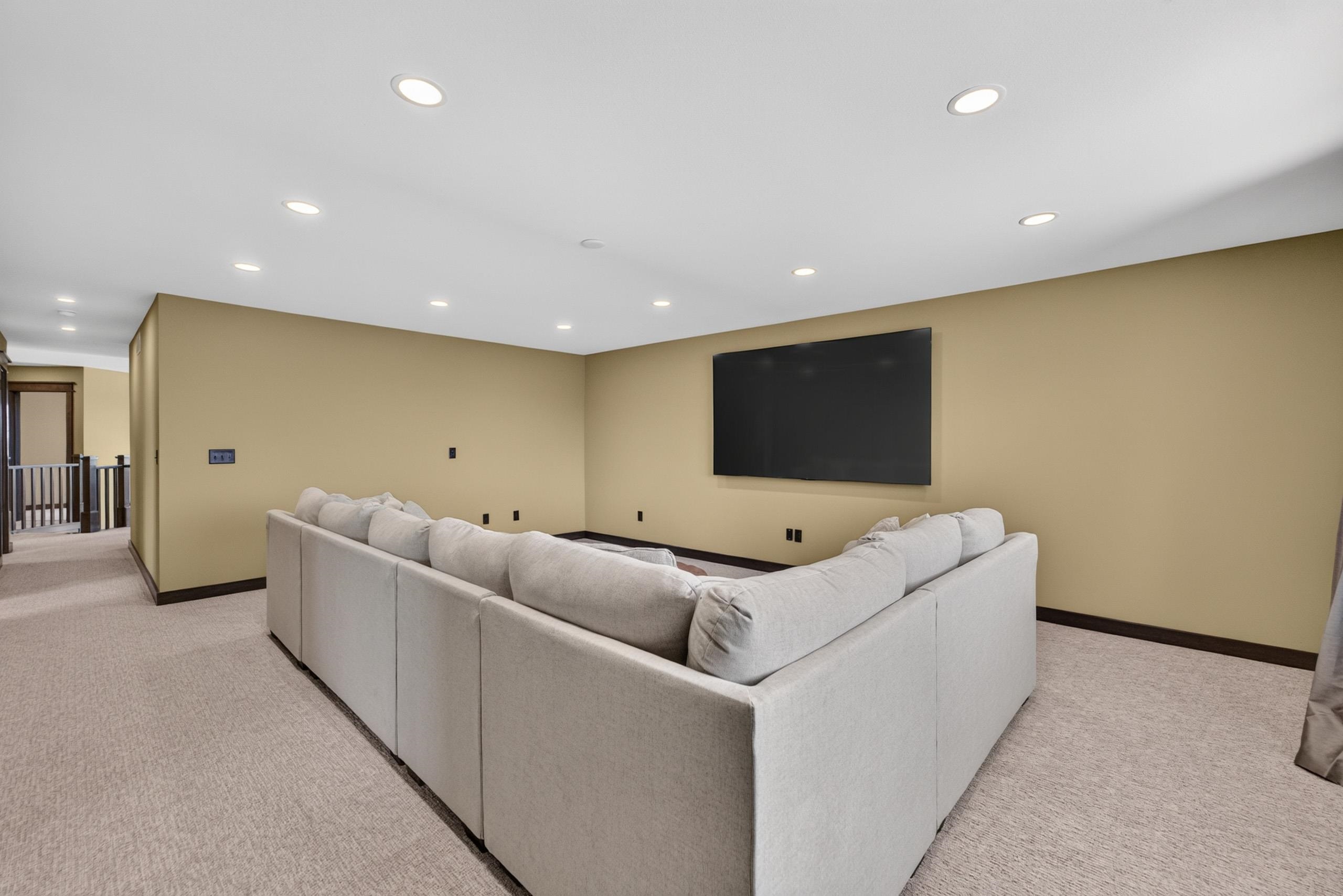 7876 Dragonfly Court