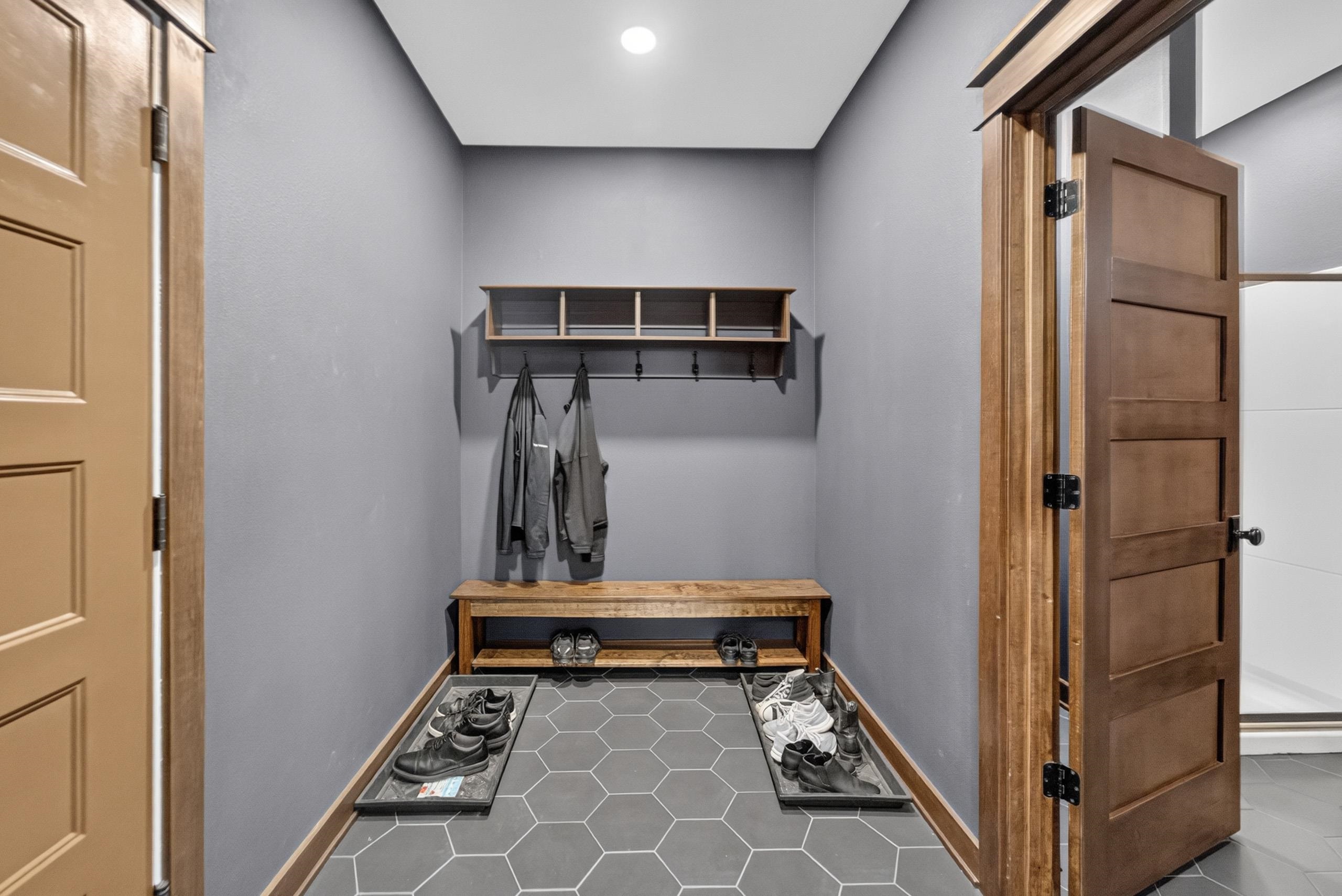 7876 Dragonfly Court