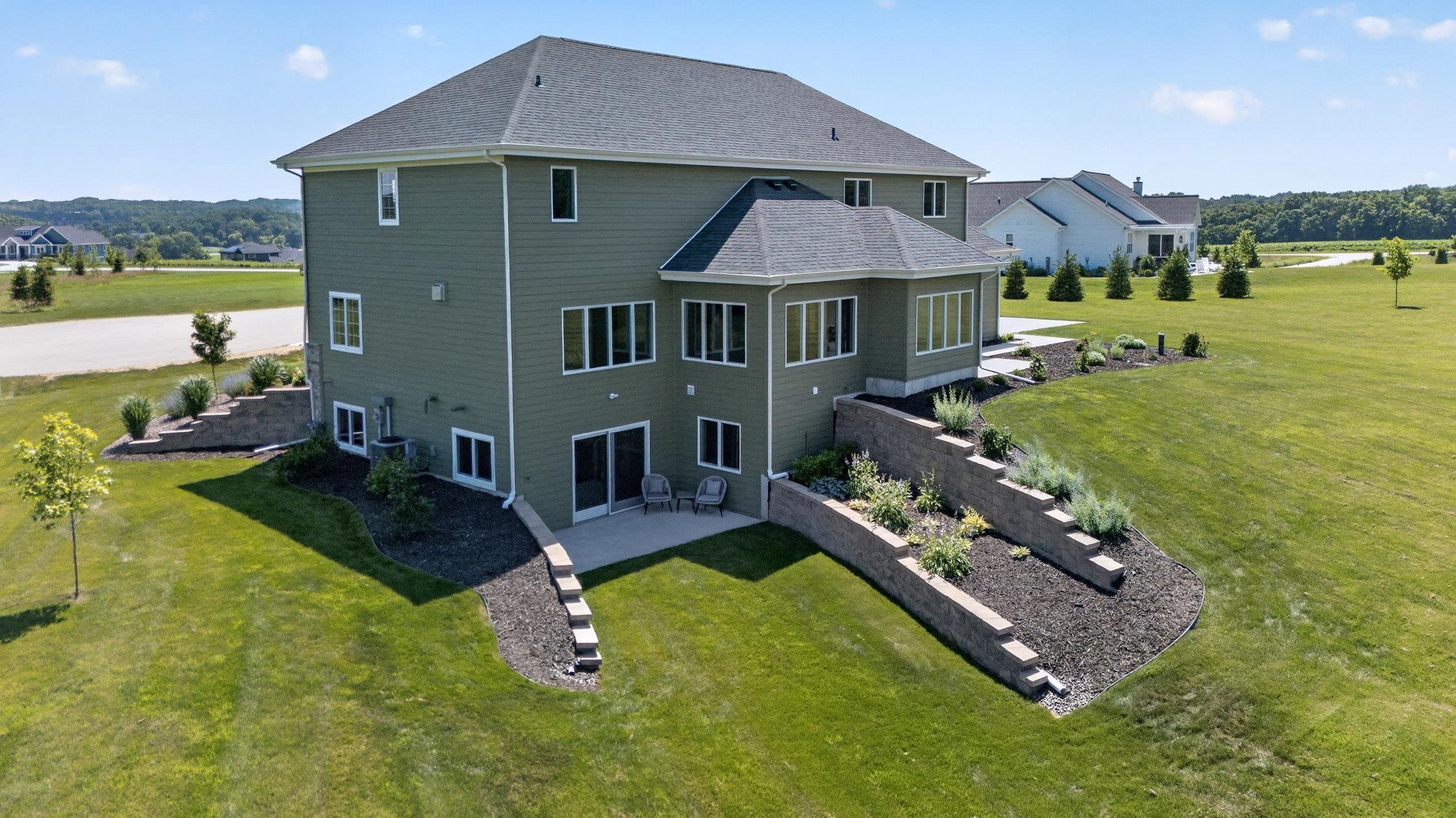 7876 Dragonfly Court