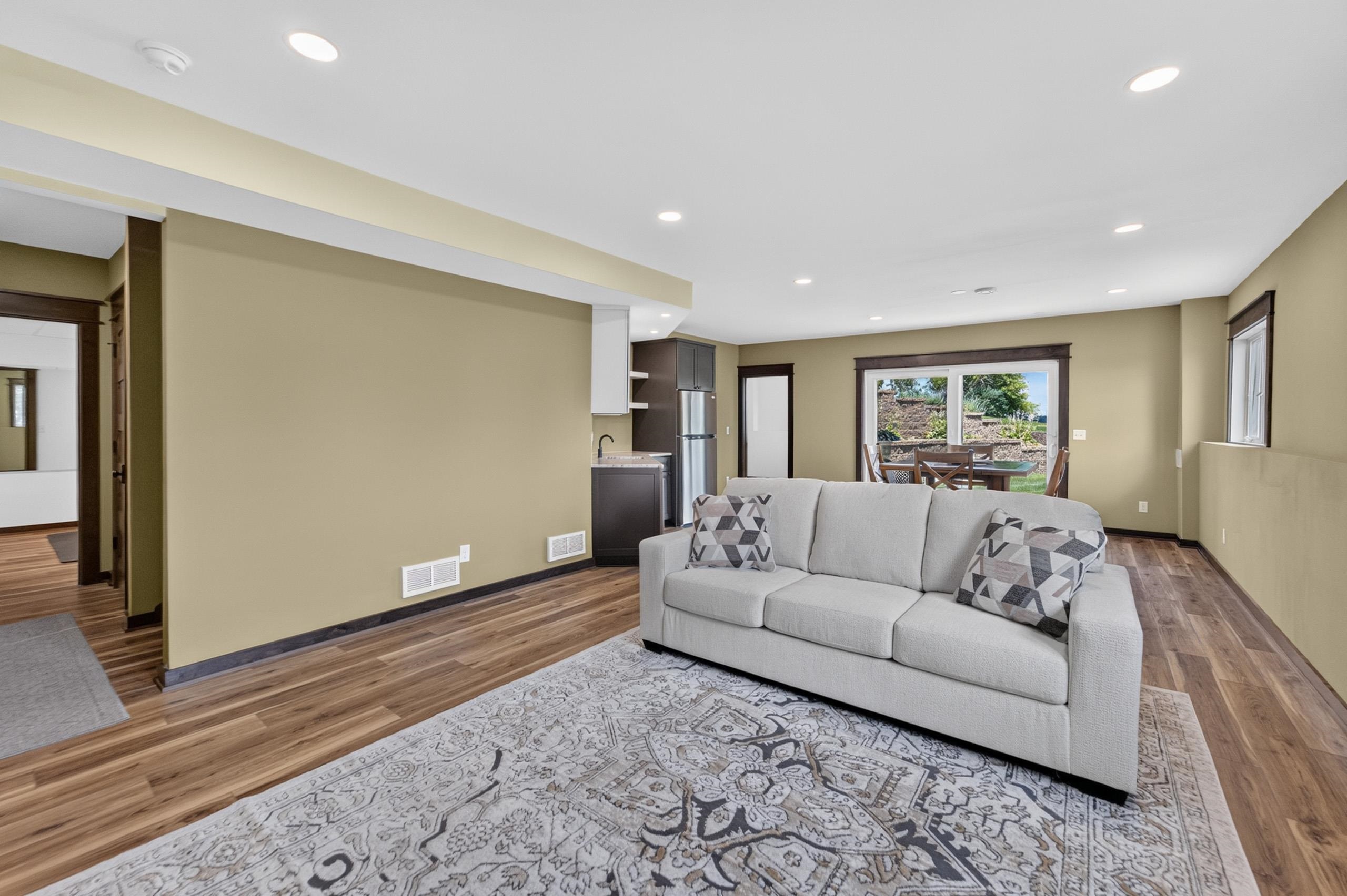 7876 Dragonfly Court