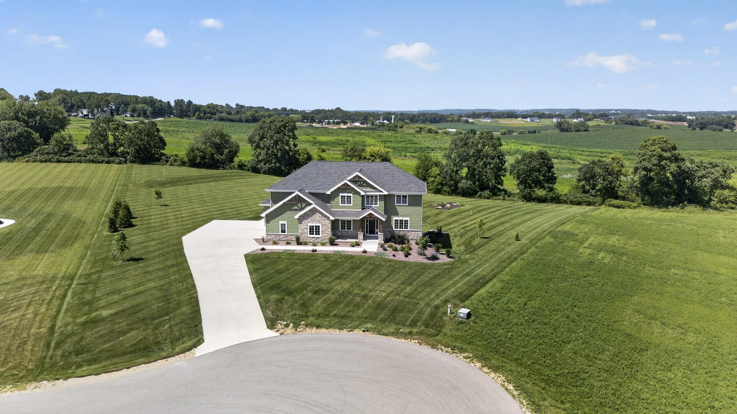 7876 Dragonfly Court