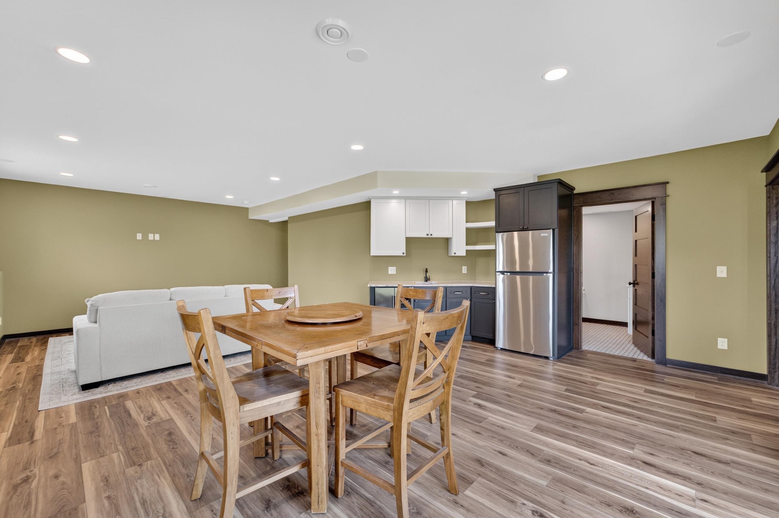 7876 Dragonfly Court