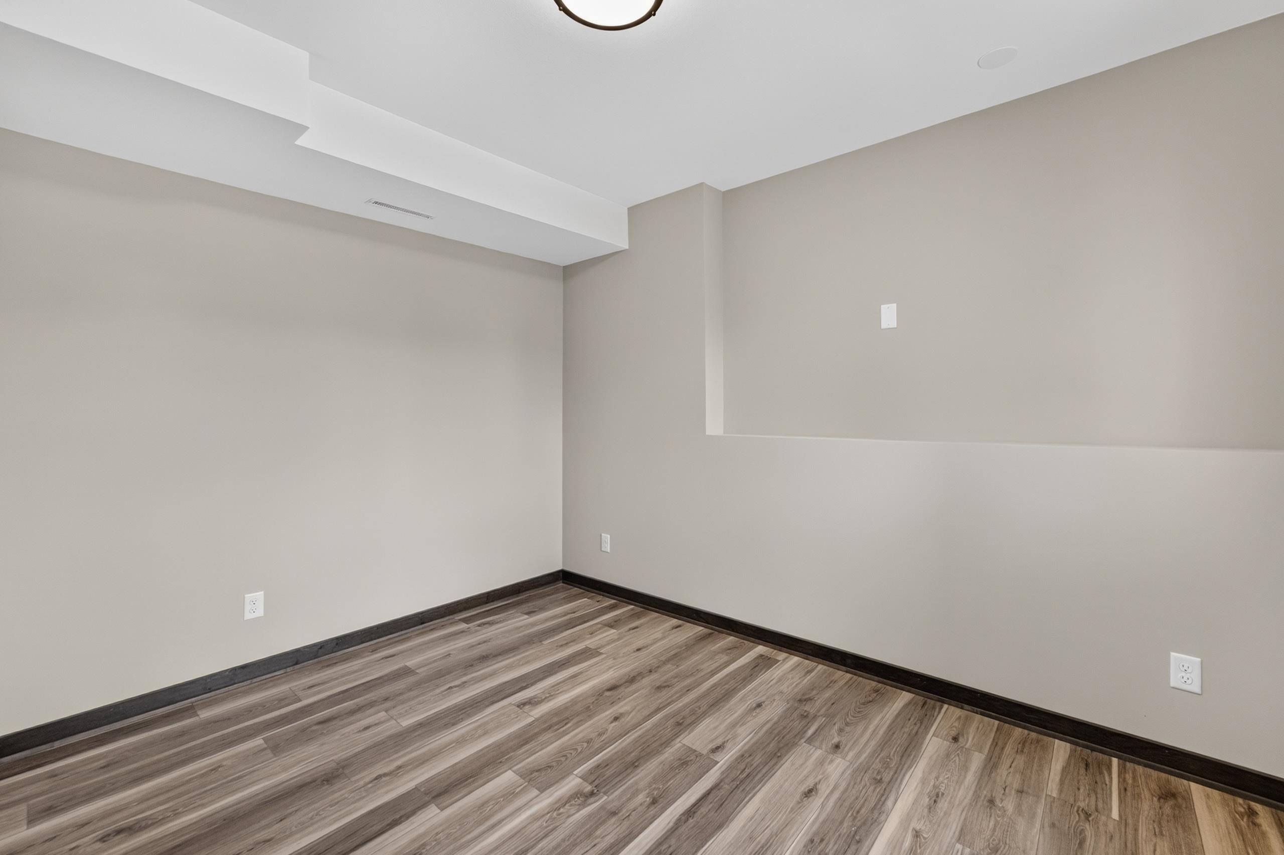 7876 Dragonfly Court