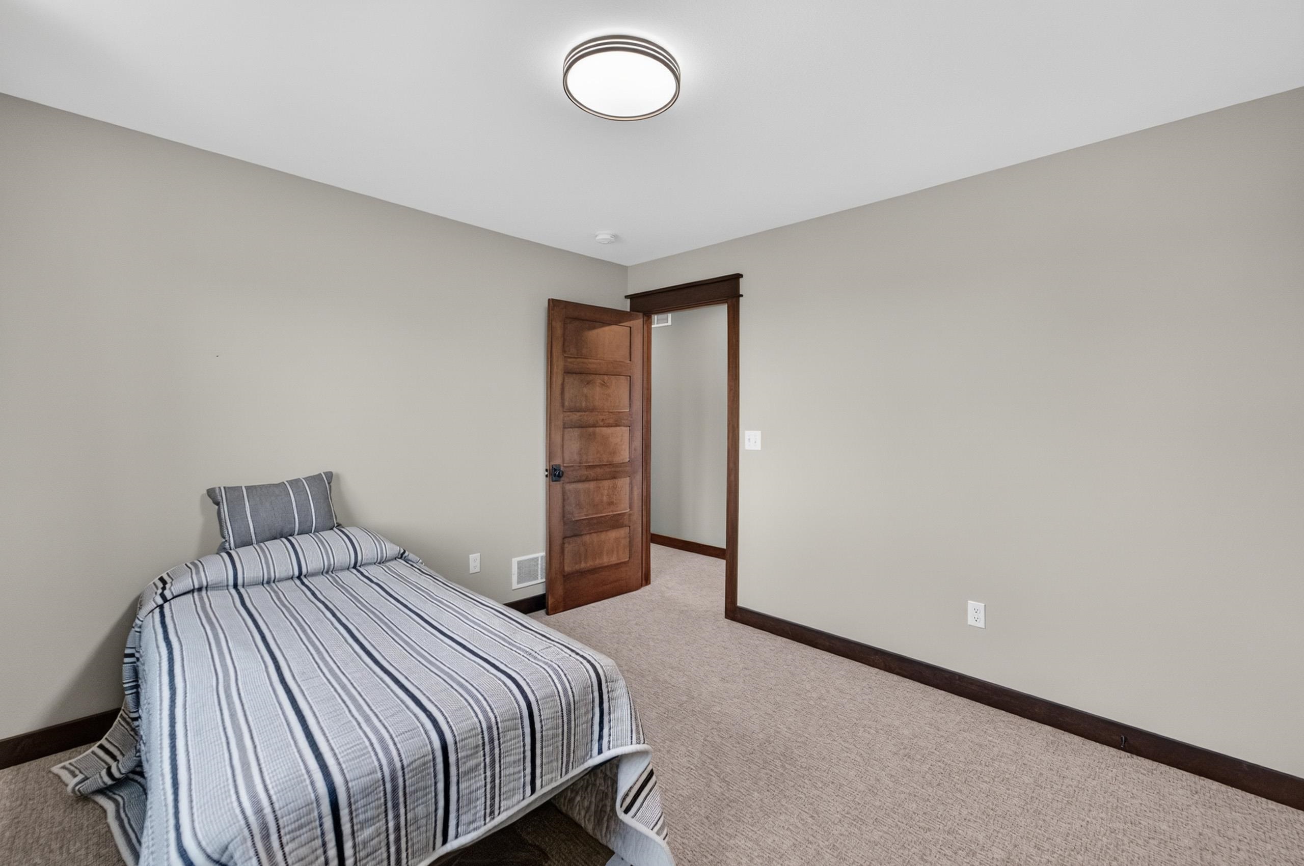 7876 Dragonfly Court