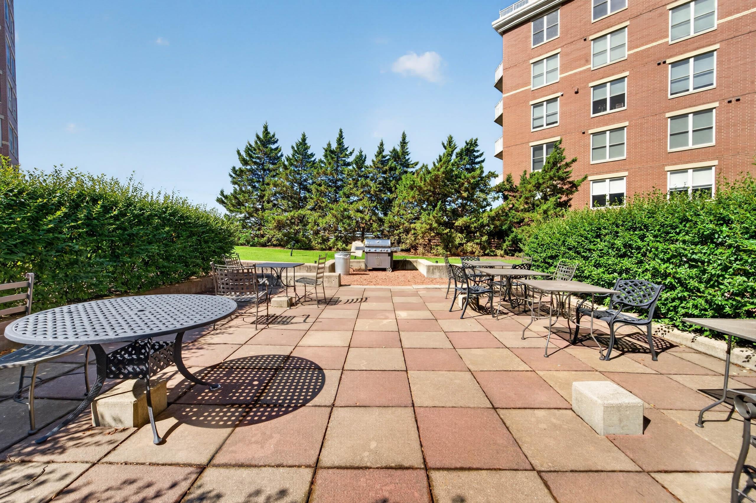 360 W Washington Avenue 603