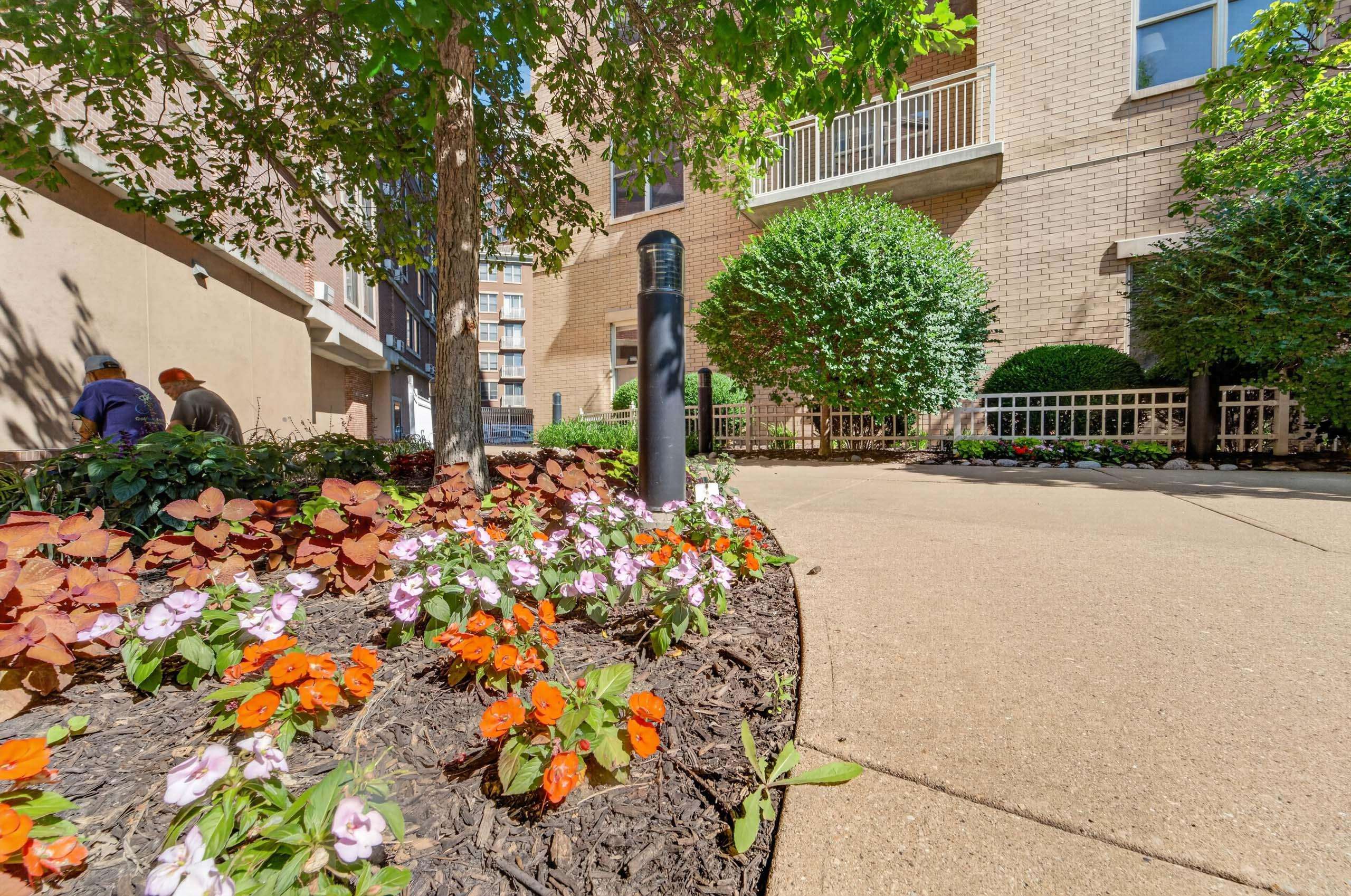 360 W Washington Avenue 603