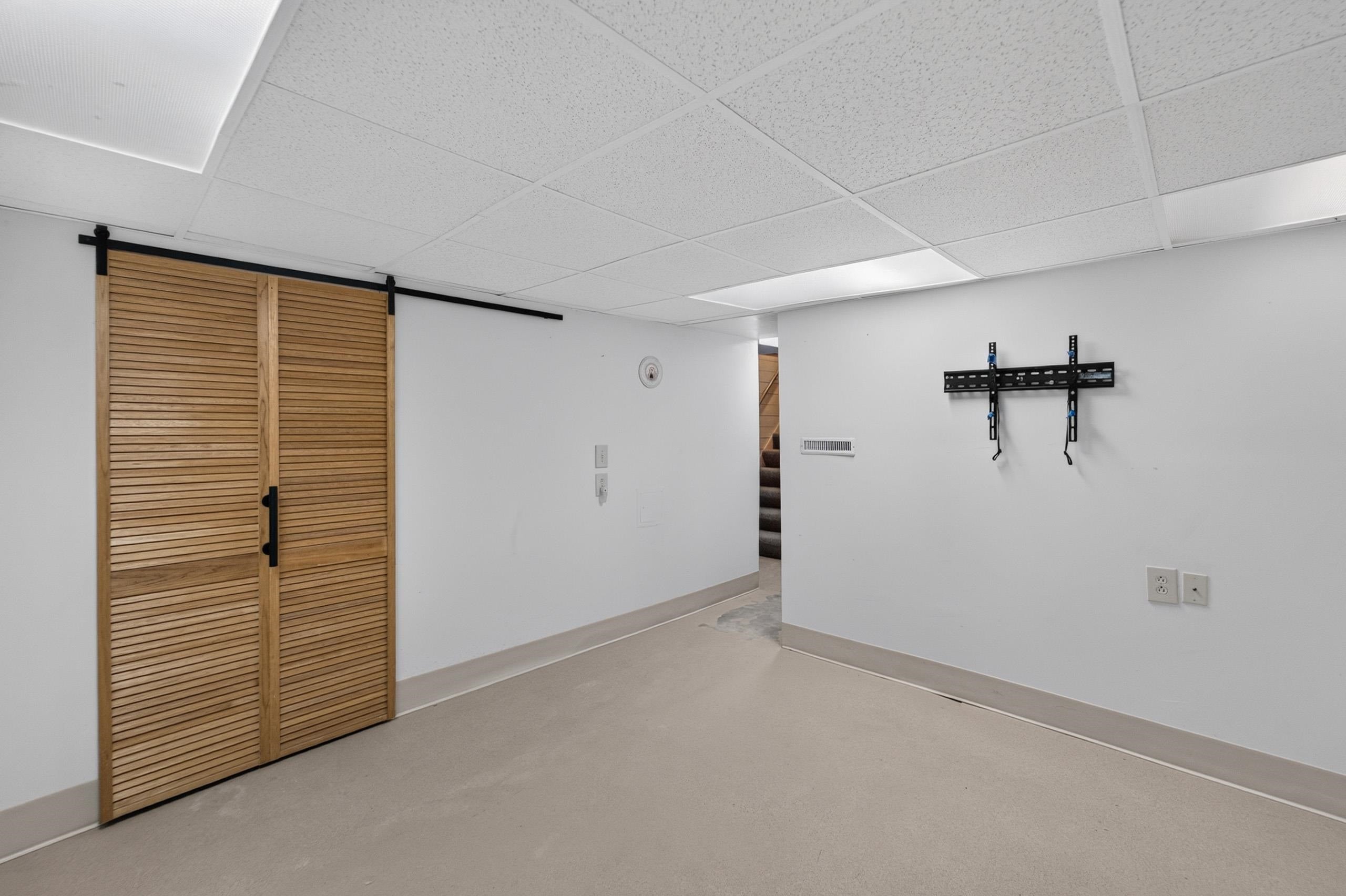501 W Rollin Street