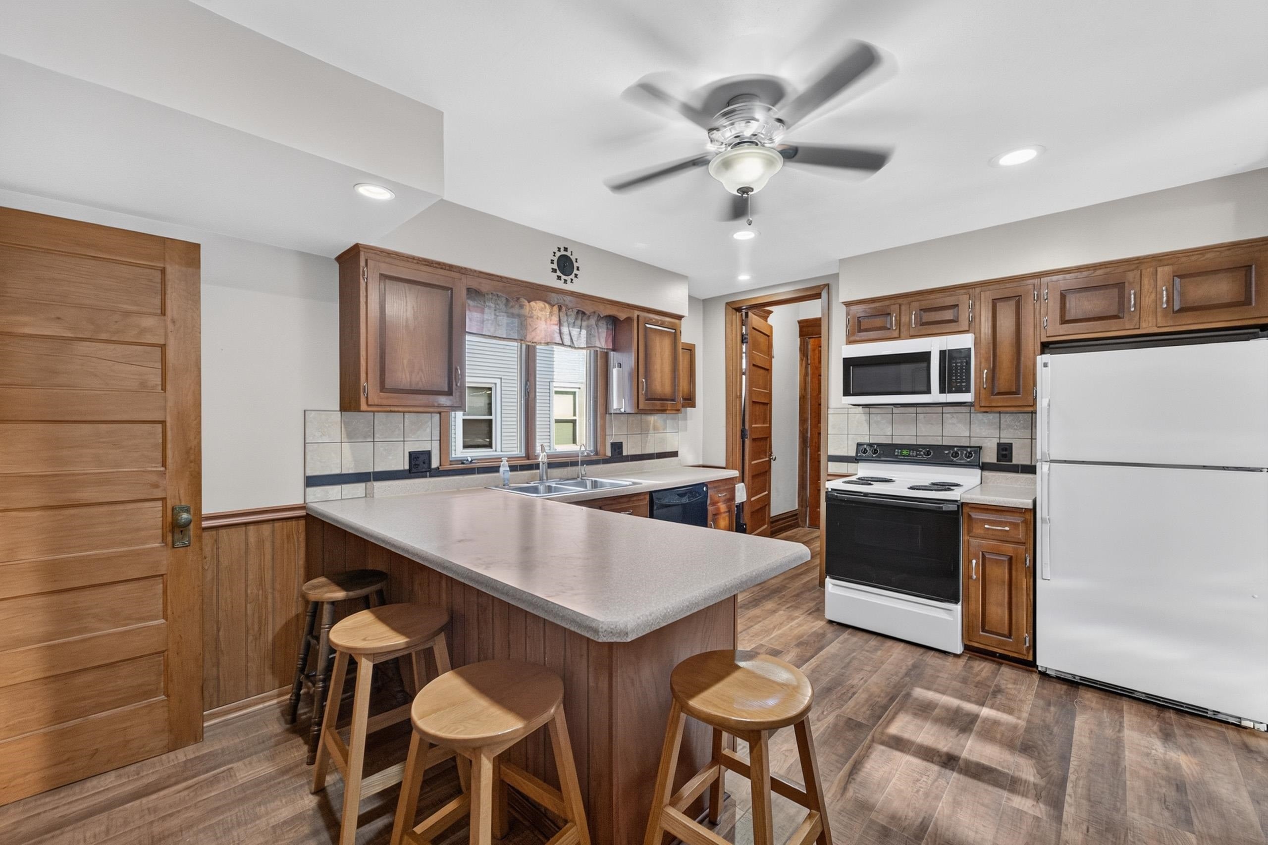 501 W Rollin Street