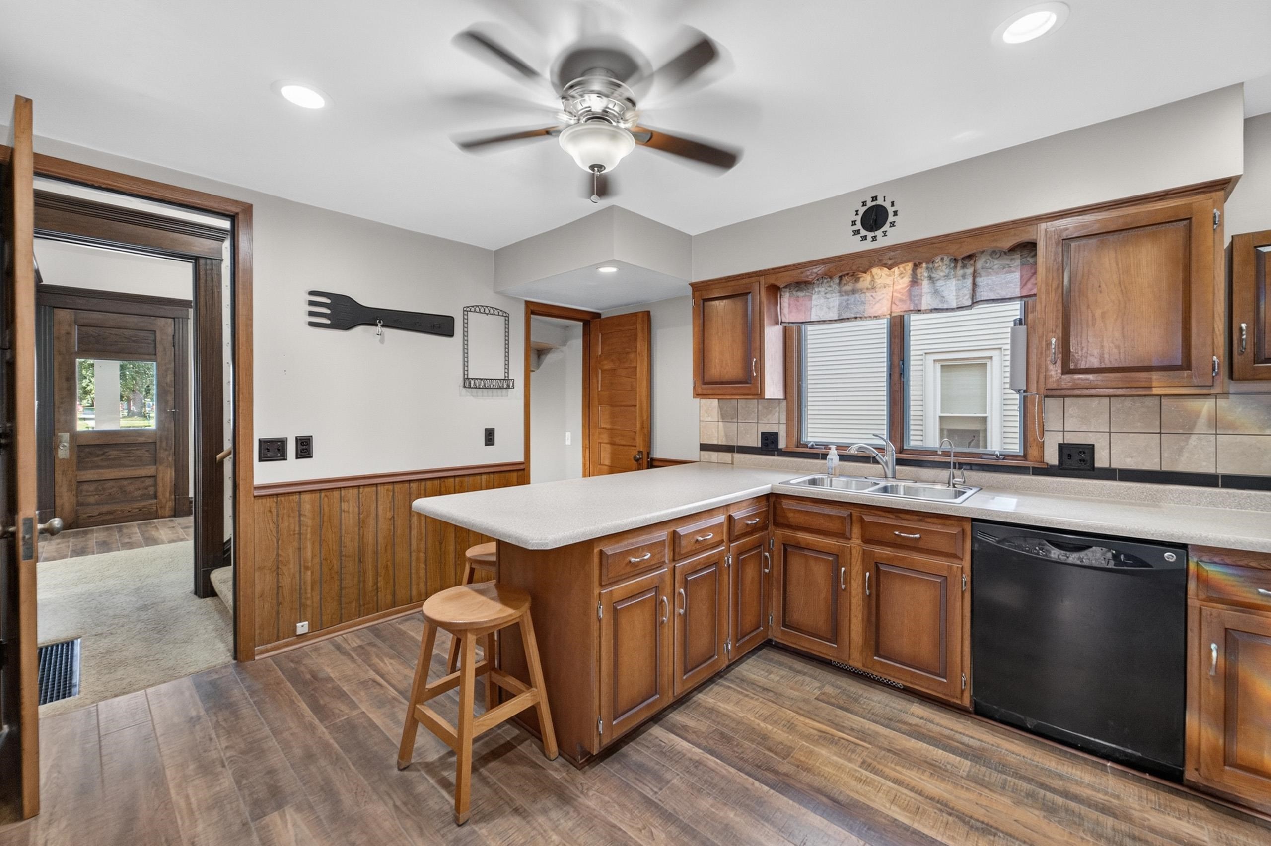 501 W Rollin Street