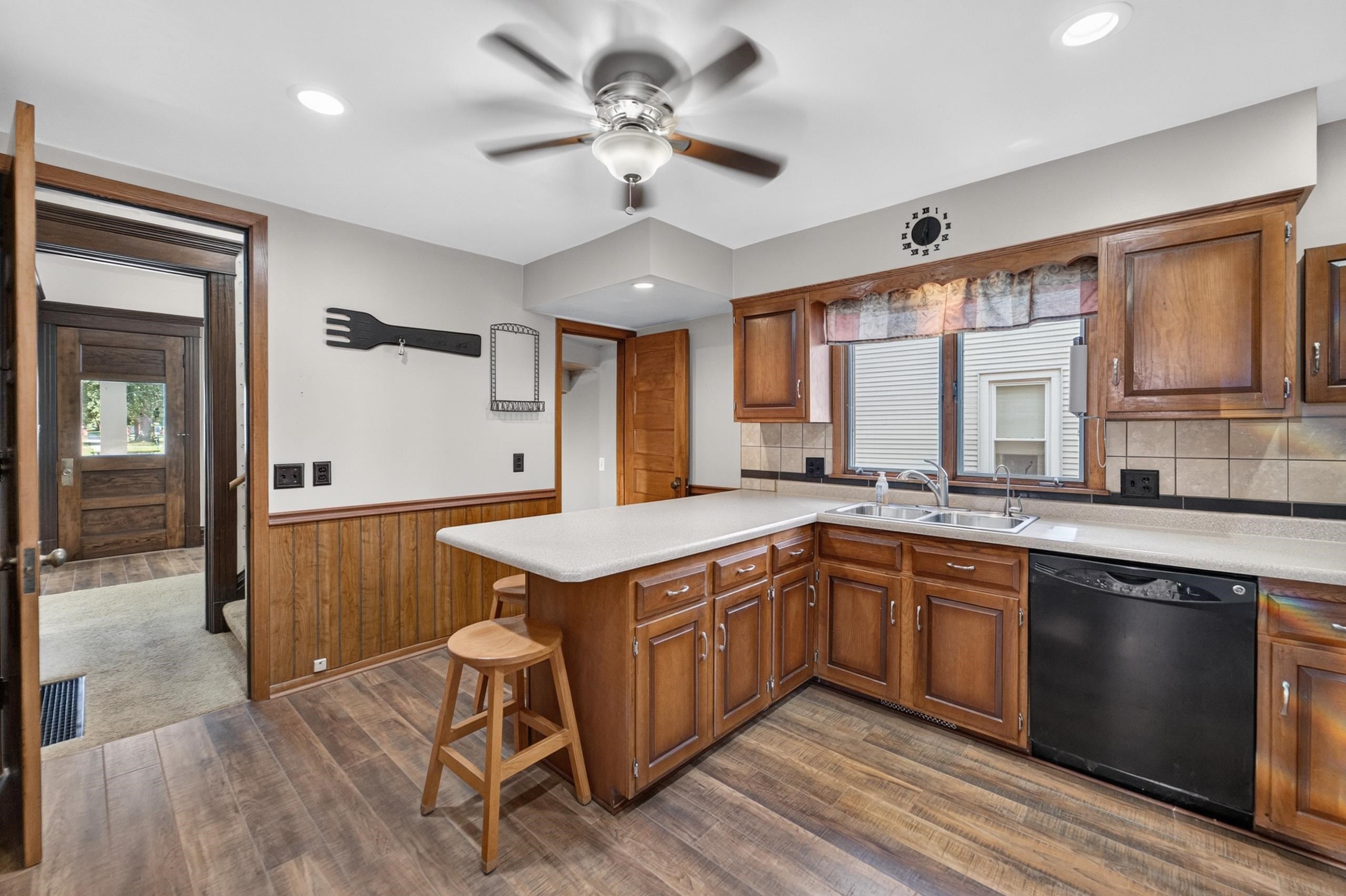 501 W Rollin Street