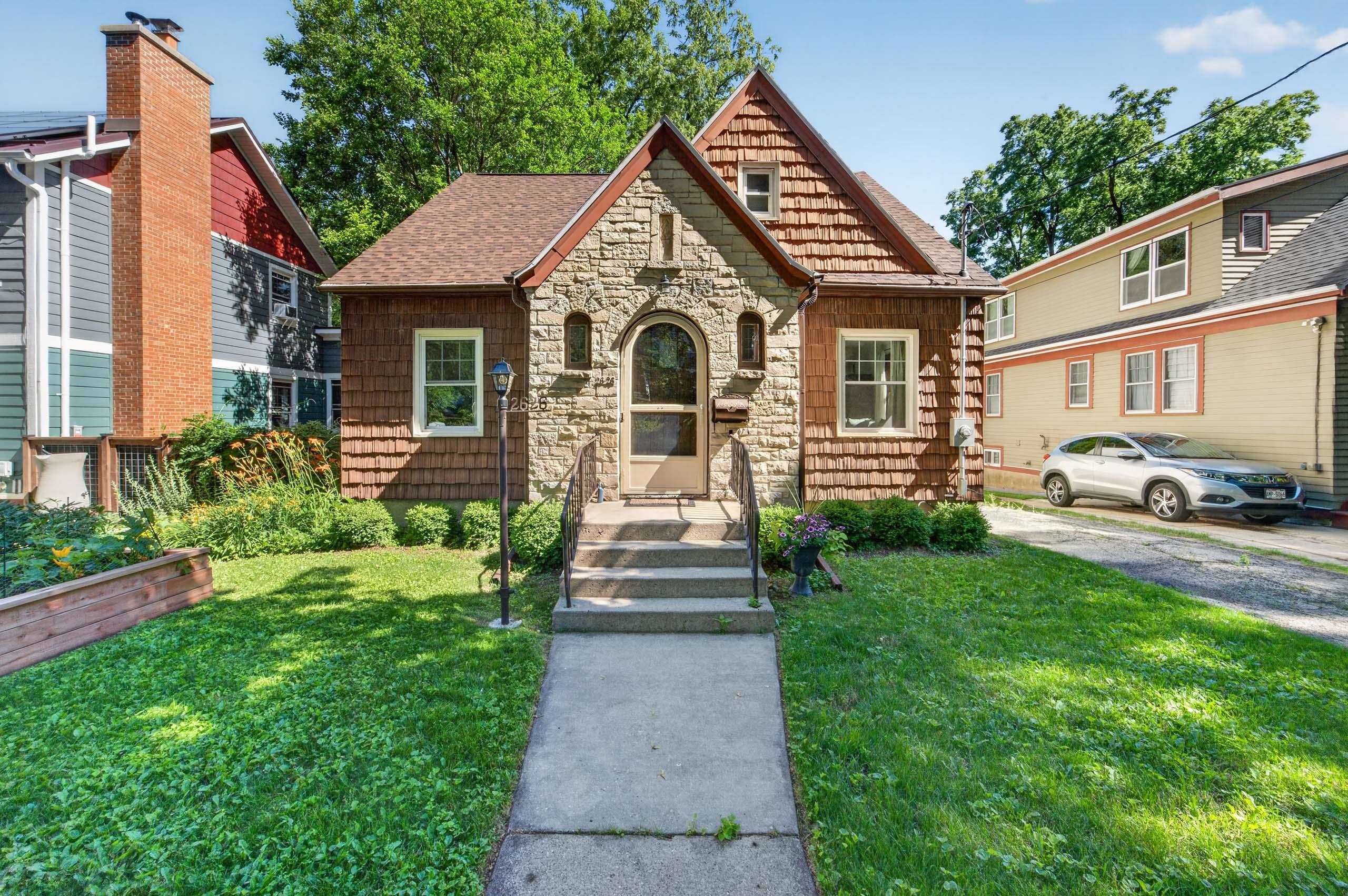2626 Chamberlain Avenue