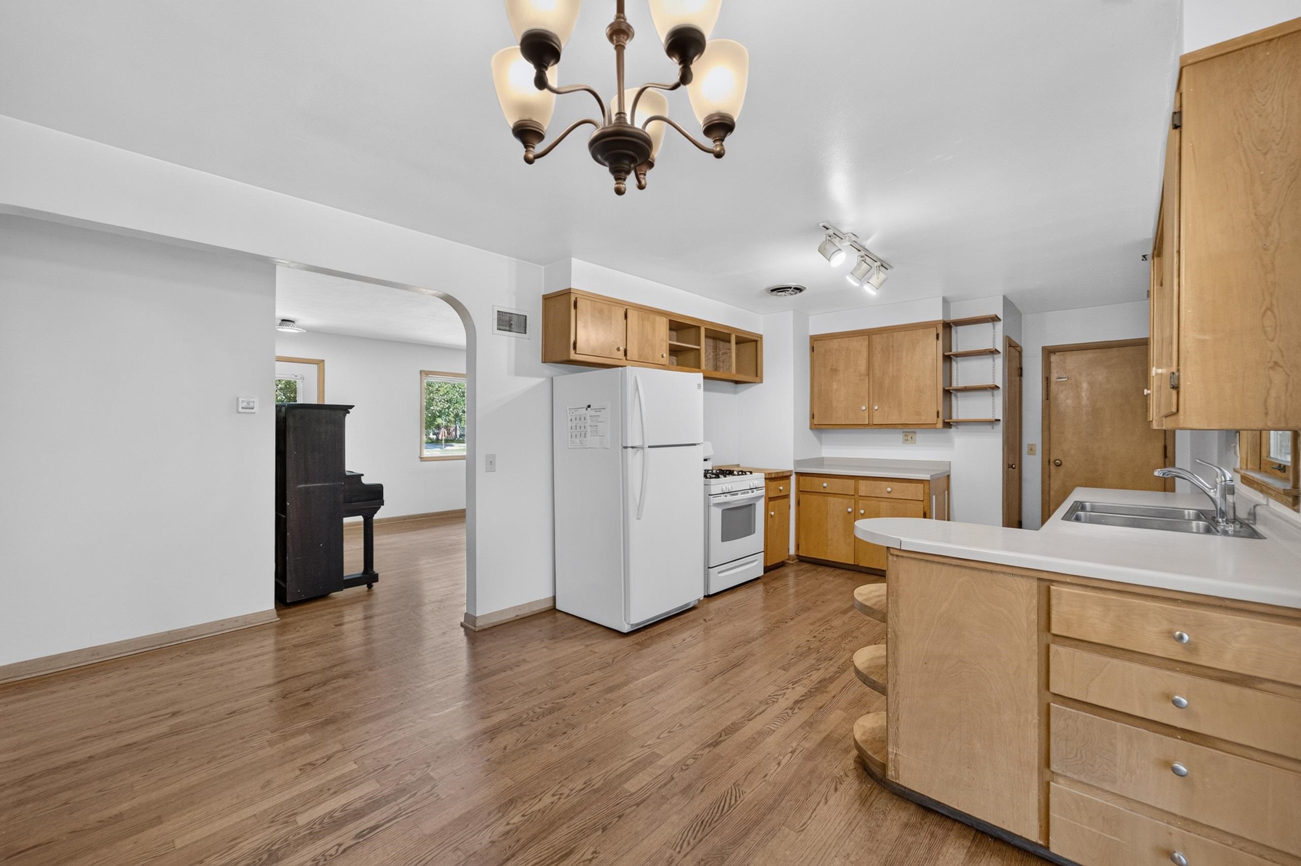 5509 Raymond Road